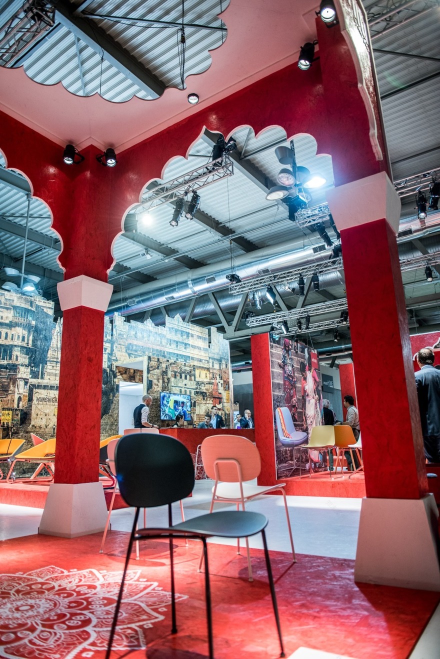 2015 年米兰家具展 Infiniti 展台——木结构魅力诠释现代展览设计-15