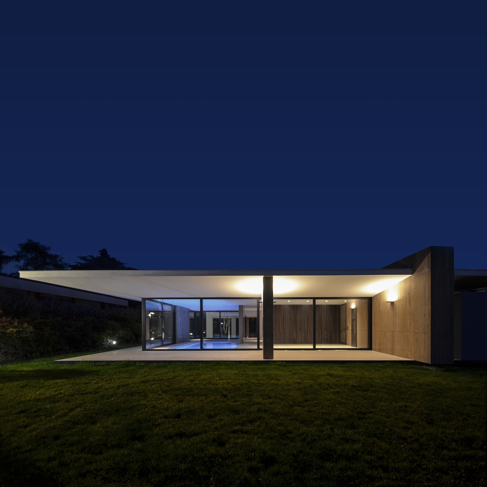 2018 年完成的意大利 60 年代住宅翻新设计-0