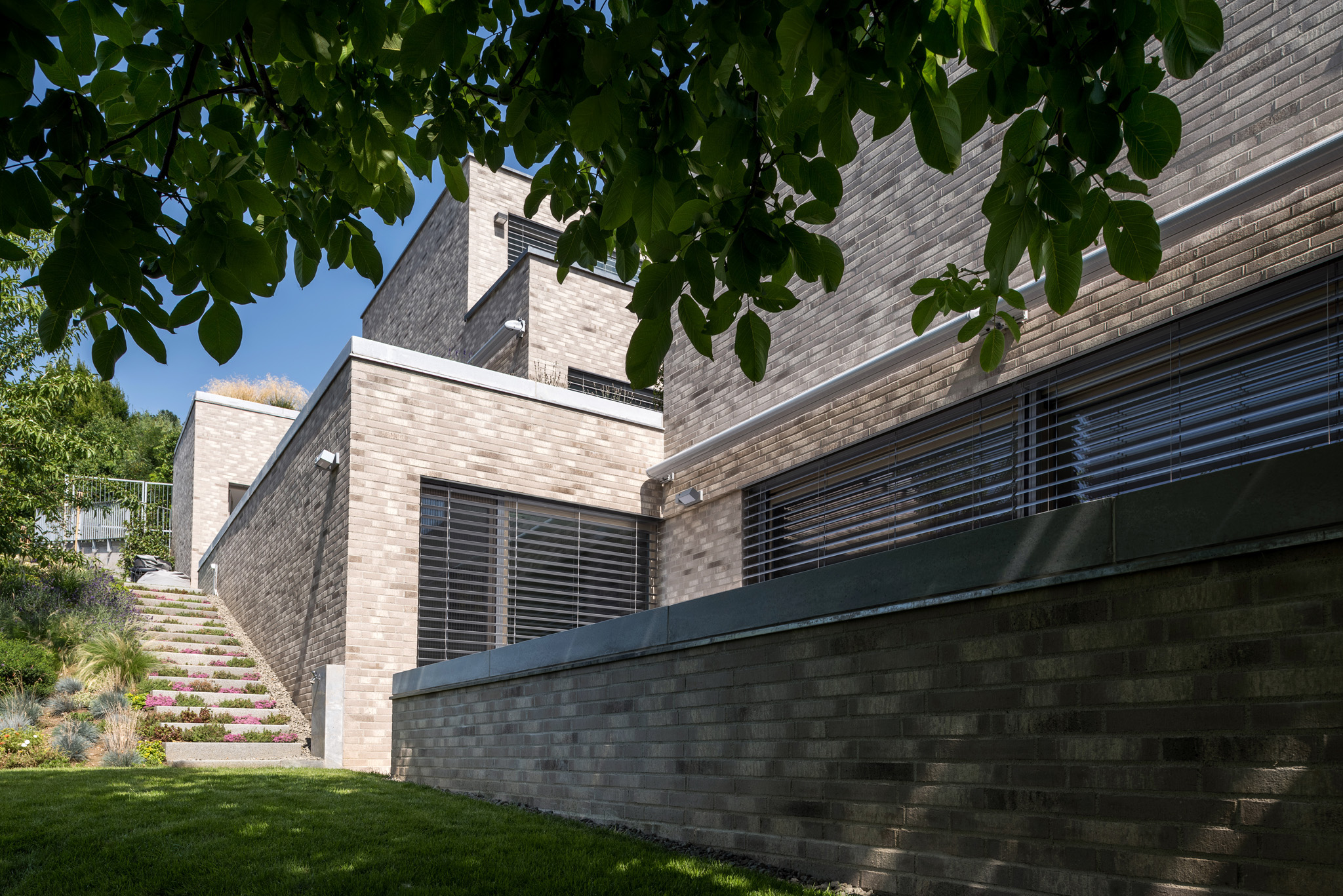 现代半独立宅，打造宜居生活空间-3