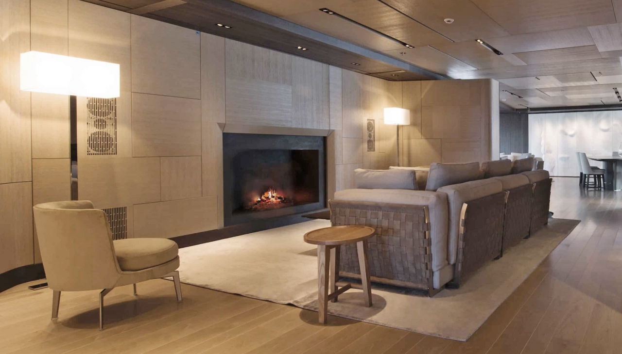 "Cloudbreak"号游艇 | 豪华室内设计与户外美景相得益彰-3