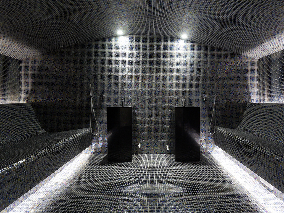 金光璀璨的家庭娱乐室-10