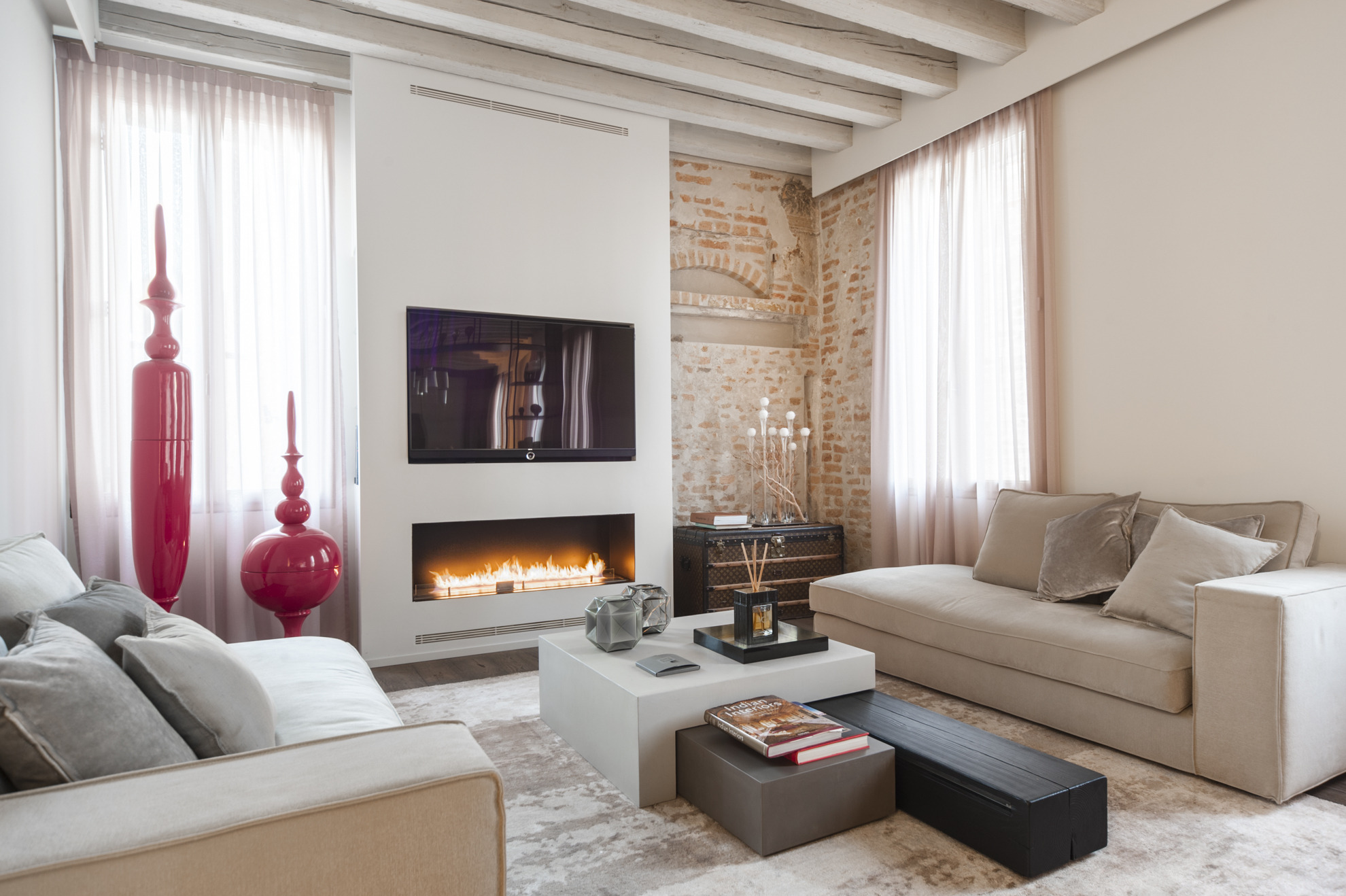 历史韵味与现代设计交融的意大利公寓-2