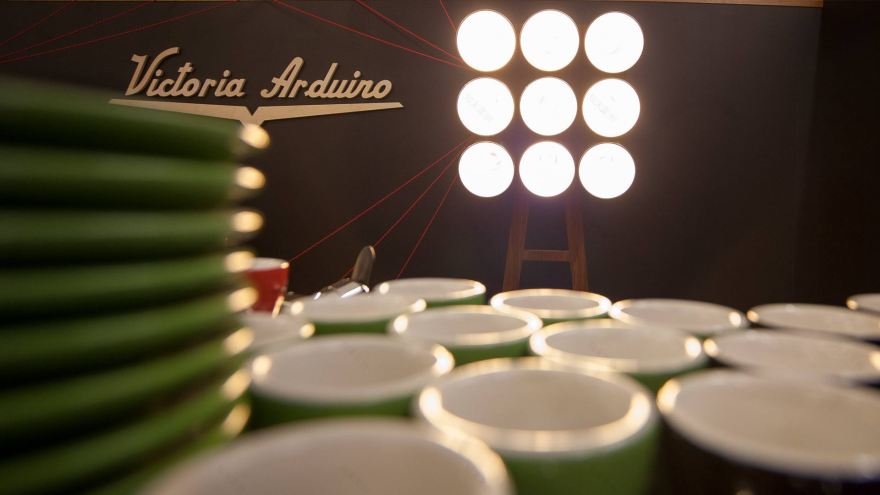 新旧交融,打造意式咖啡馆展示空间-3