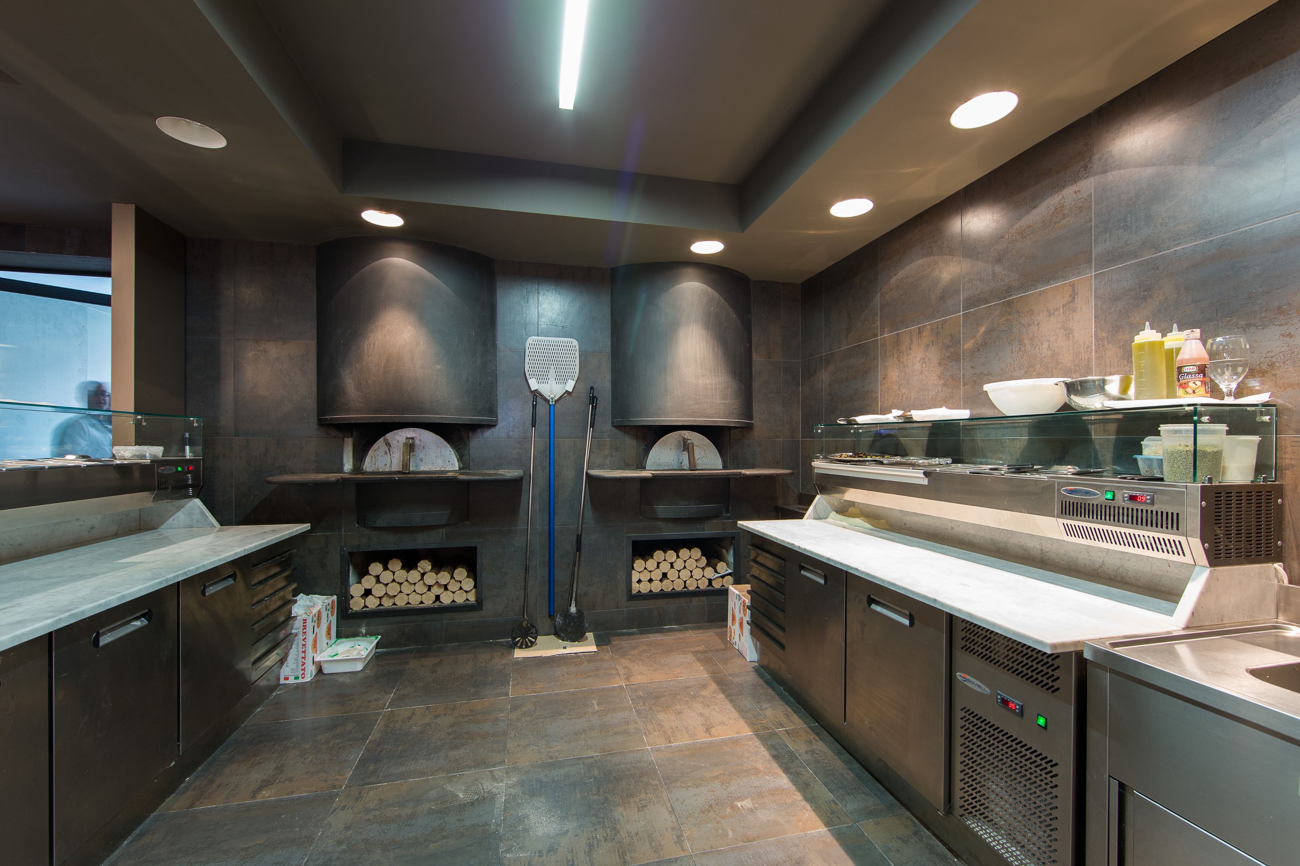 剧院式餐厅 Teatro 26 | 定制家具与光影艺术的完美融合-31