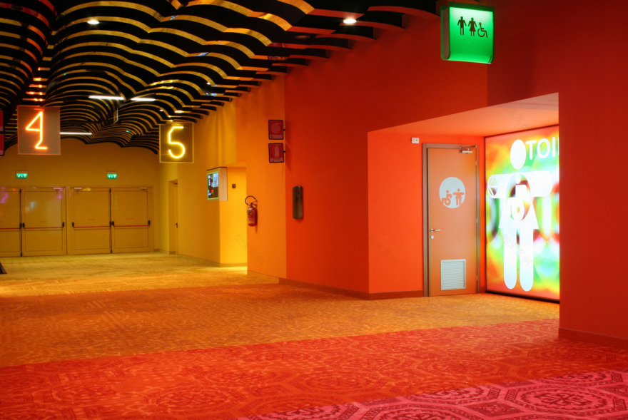 帕尔马多彩多厅电影院 | 室内设计之美-25