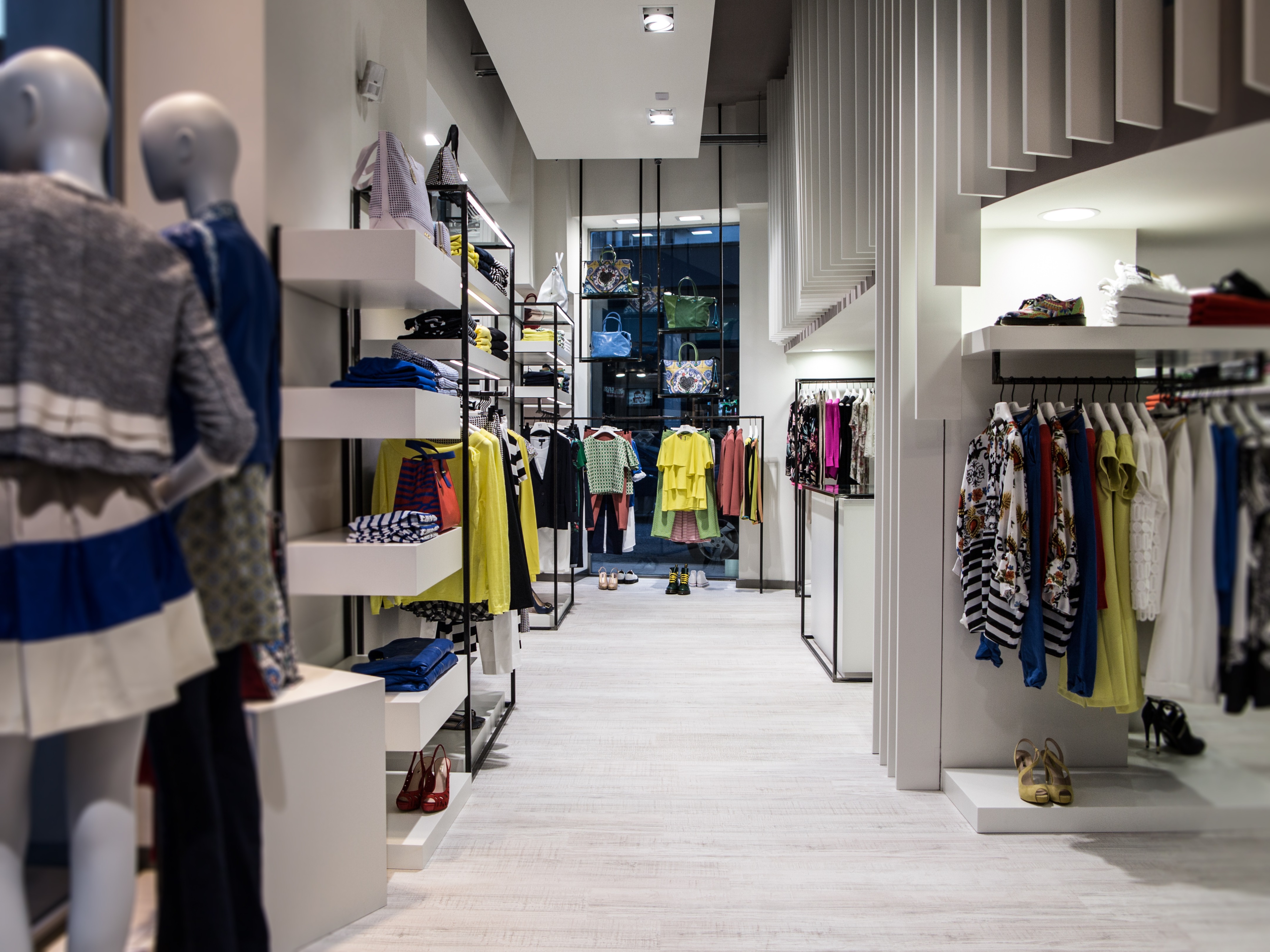 2015 年完成的“My Wear”木结构展示店-13