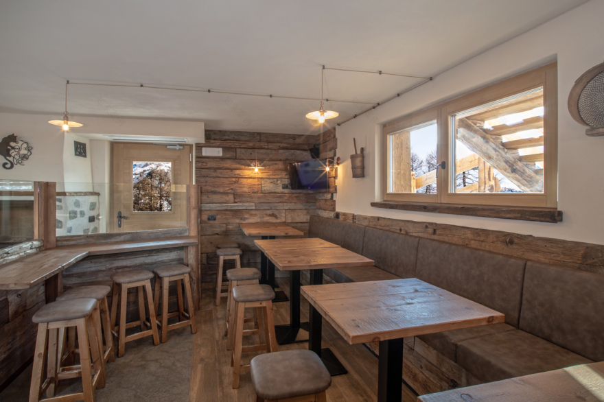 雪山之上的温馨猫舍——La Tana del Gatto 餐厅设计-73