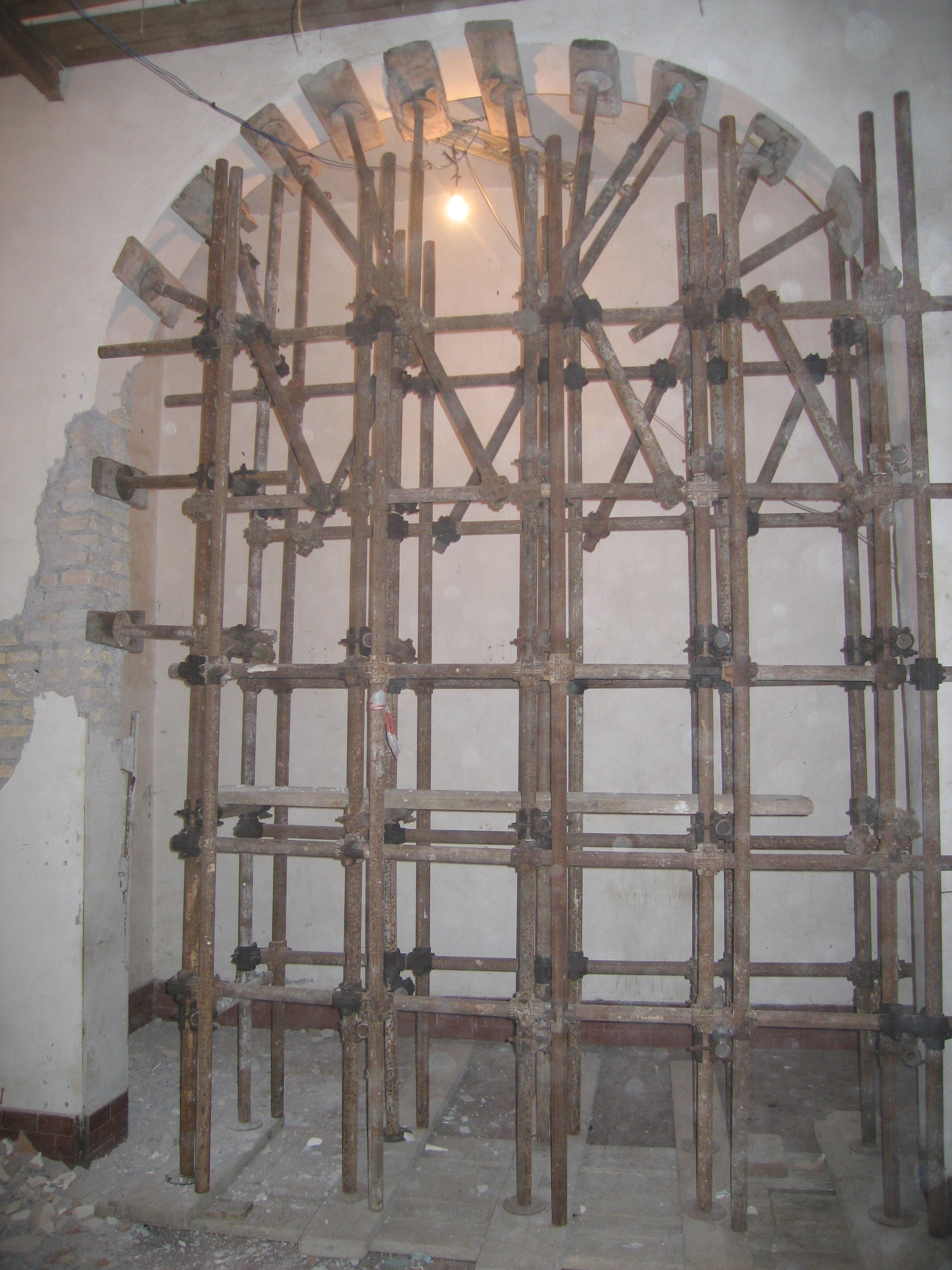 2007 年罗马历史建筑结构加固修复案例-130