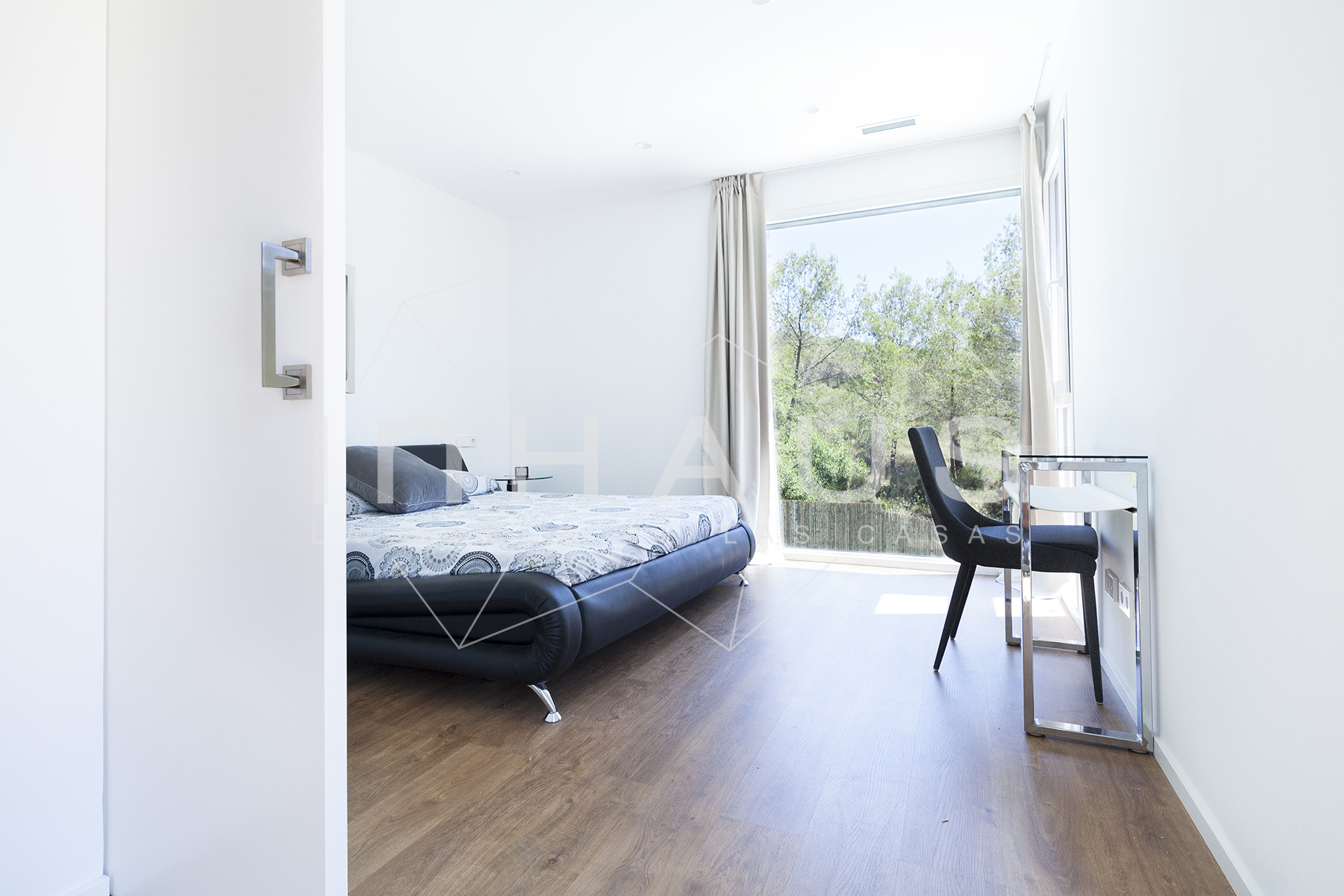 巴塞罗那简约现代模块化别墅-23