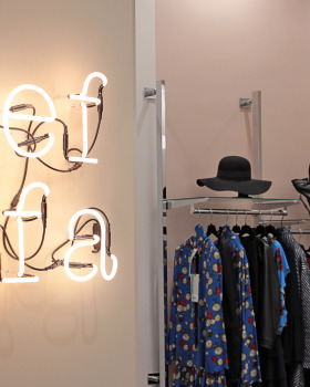 2017 年完成的 E.F.F.A 精品店室内设计案例