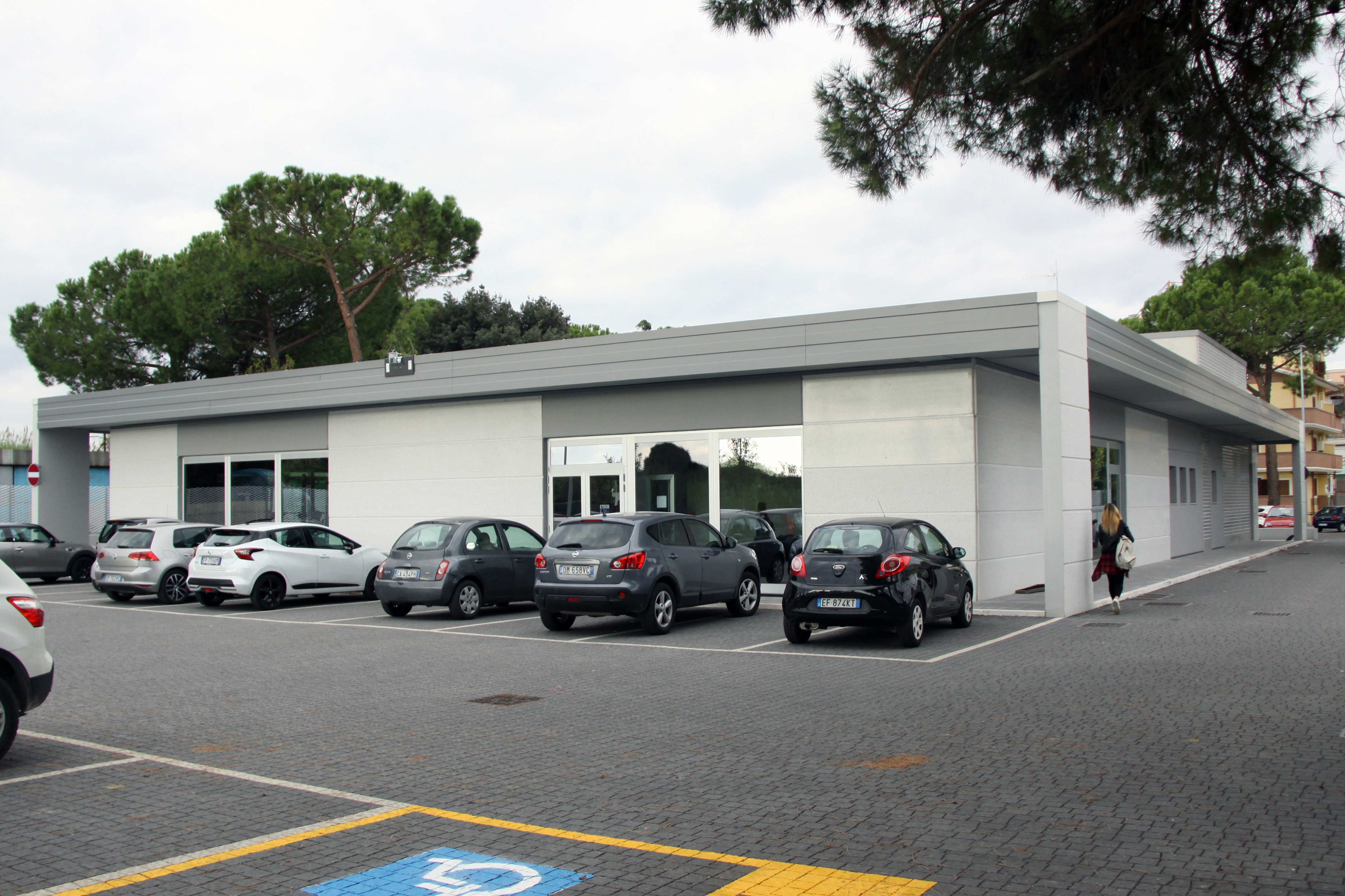 简约风格健身中心,模块化设计展现现代美感-1