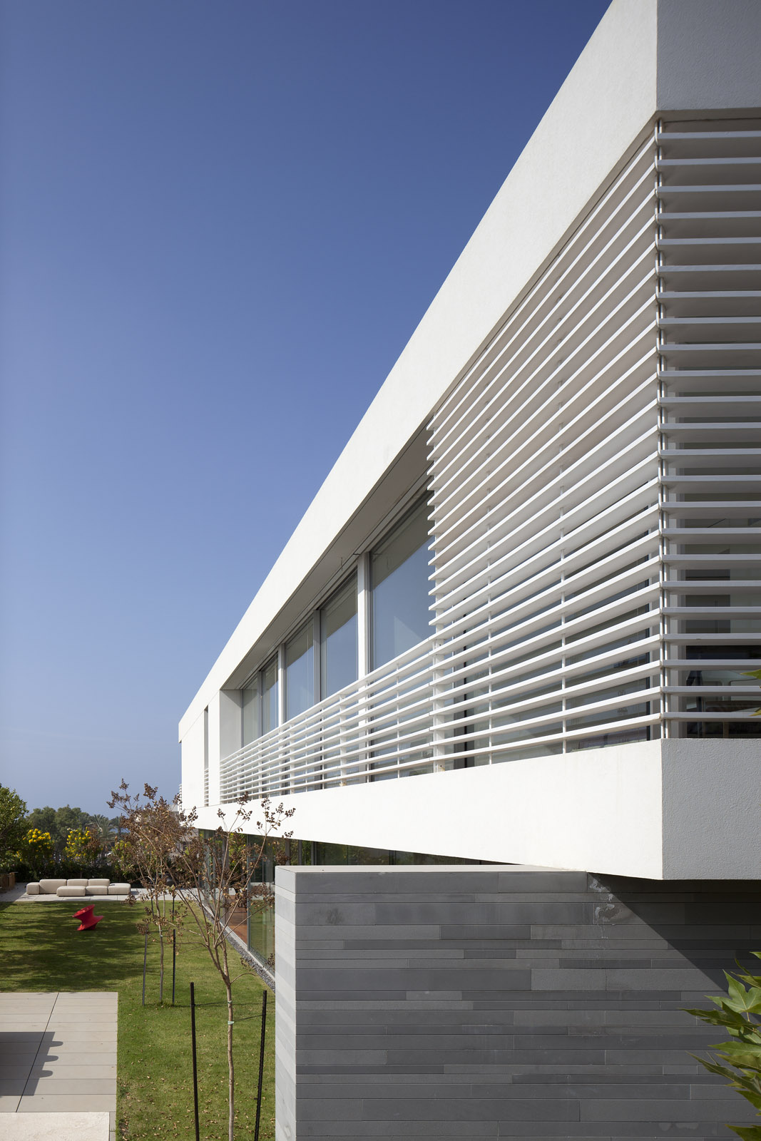 线性之家 | 利用石墙与木“Mashrabiya”打造四维空间-4