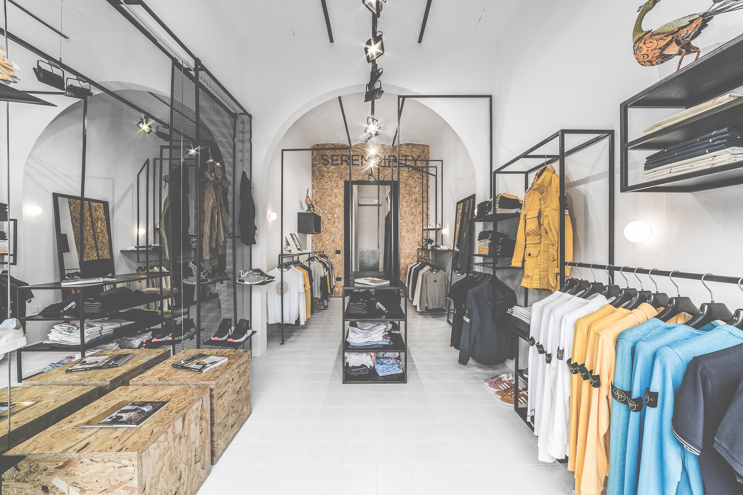 黑白线条勾勒出的独特购物体验-1