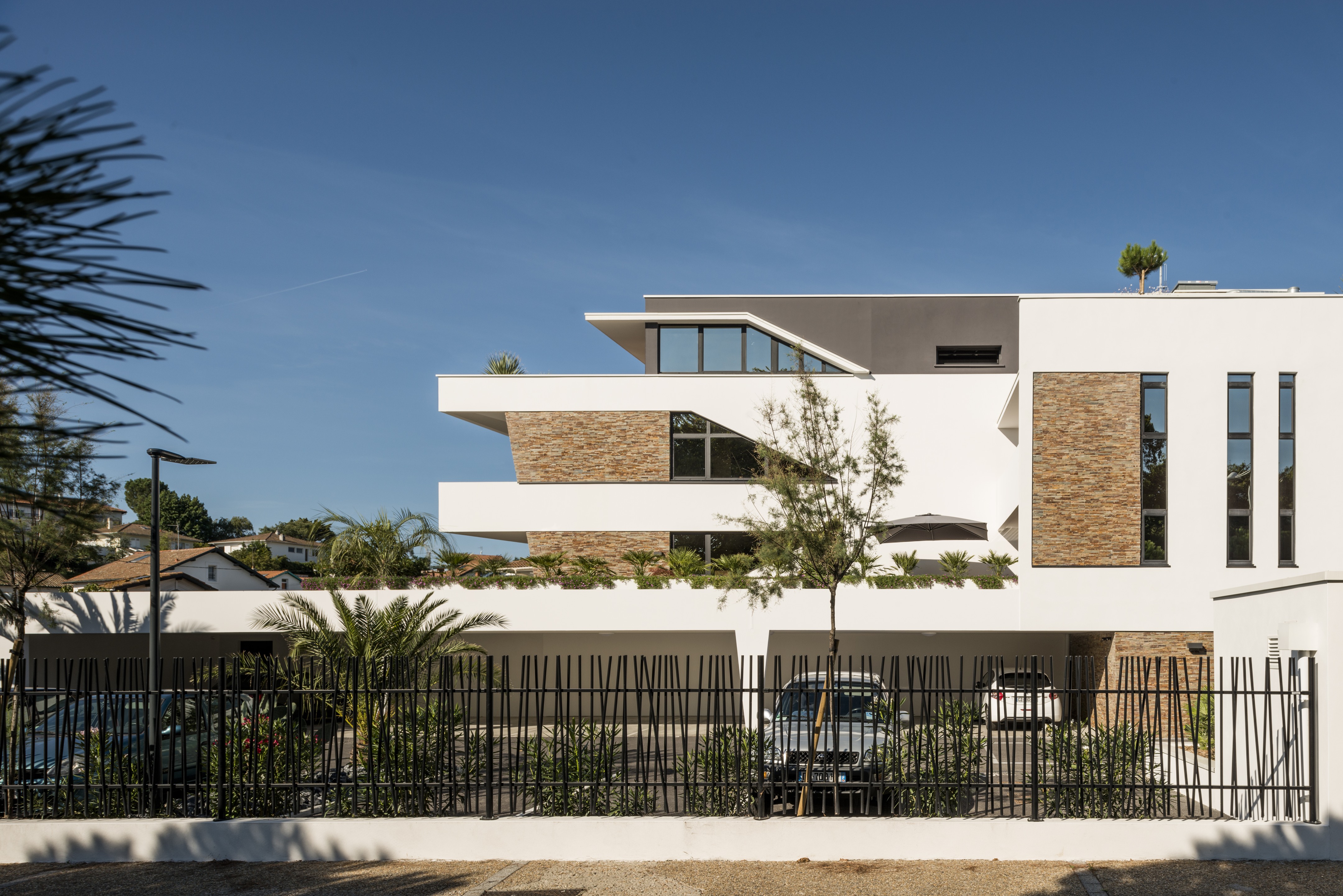 法国安吉特海滨公寓与办公建筑-11