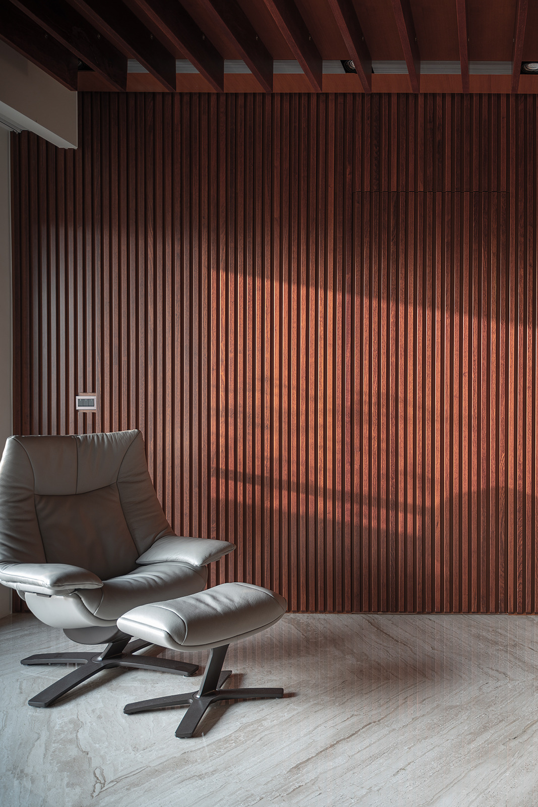 2018 年完工的 MUMU 公寓楼 | 混凝土与室内设计的完美结合-0