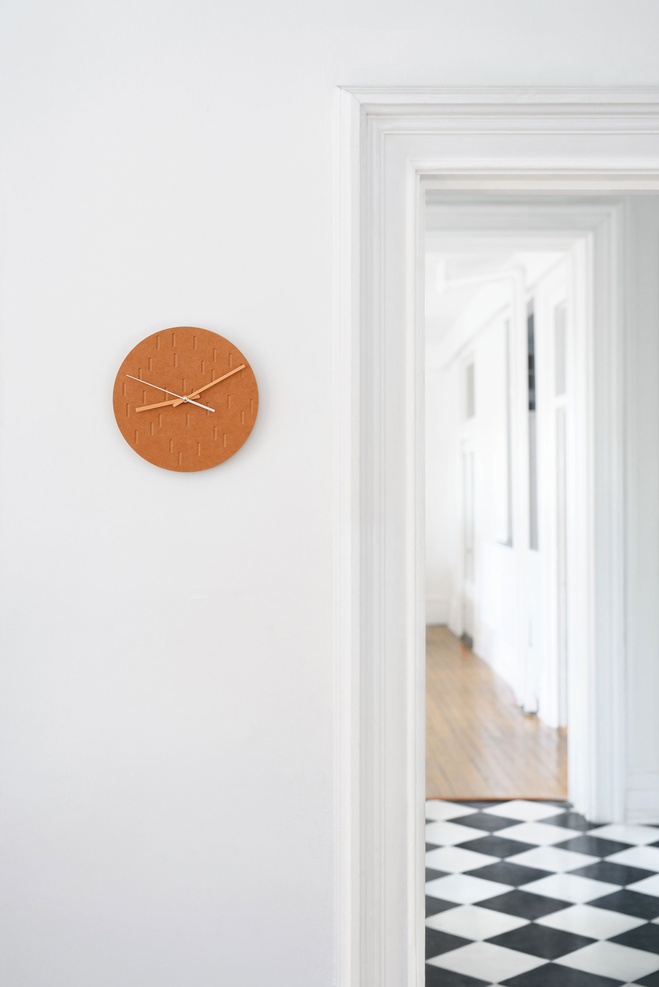 蒙特利尔设计者打造独特 Groove Wall Clocks-5