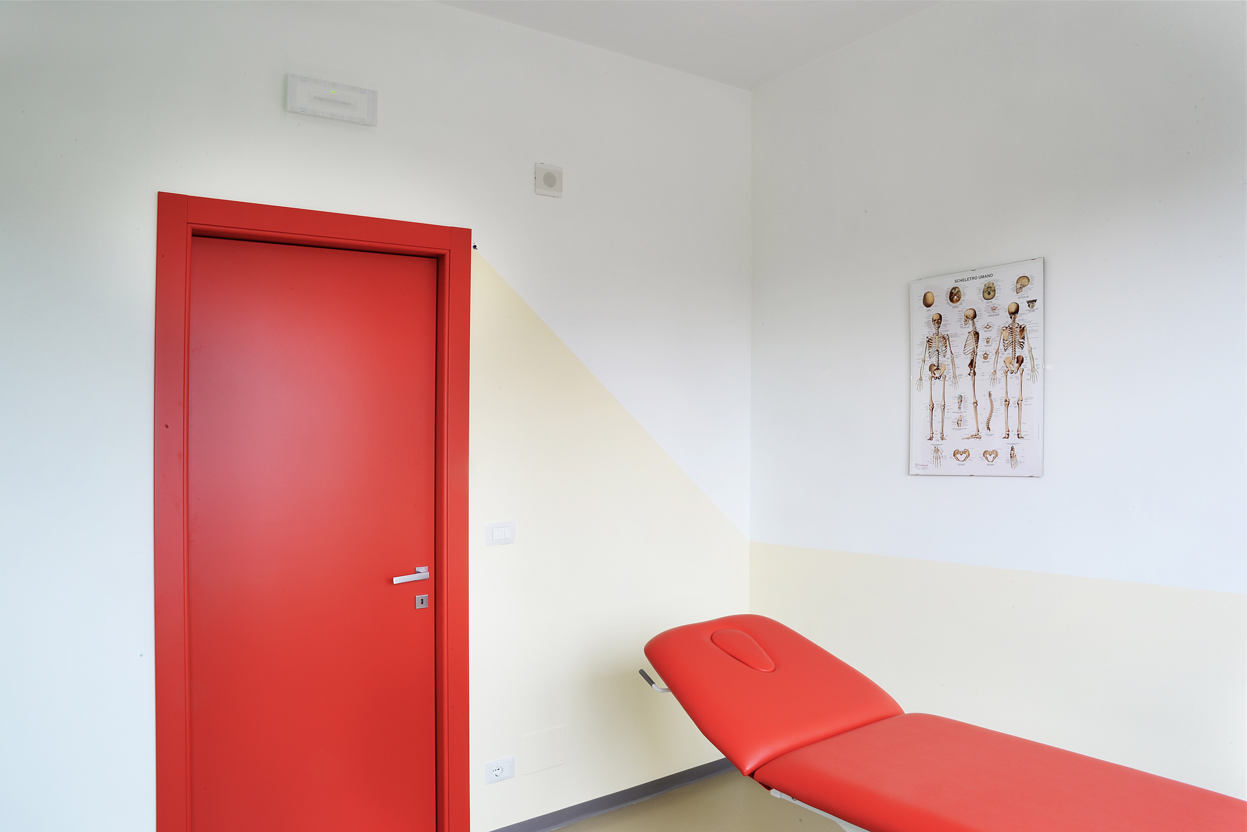 和谐均衡 | 多功能运动医疗中心设计-20