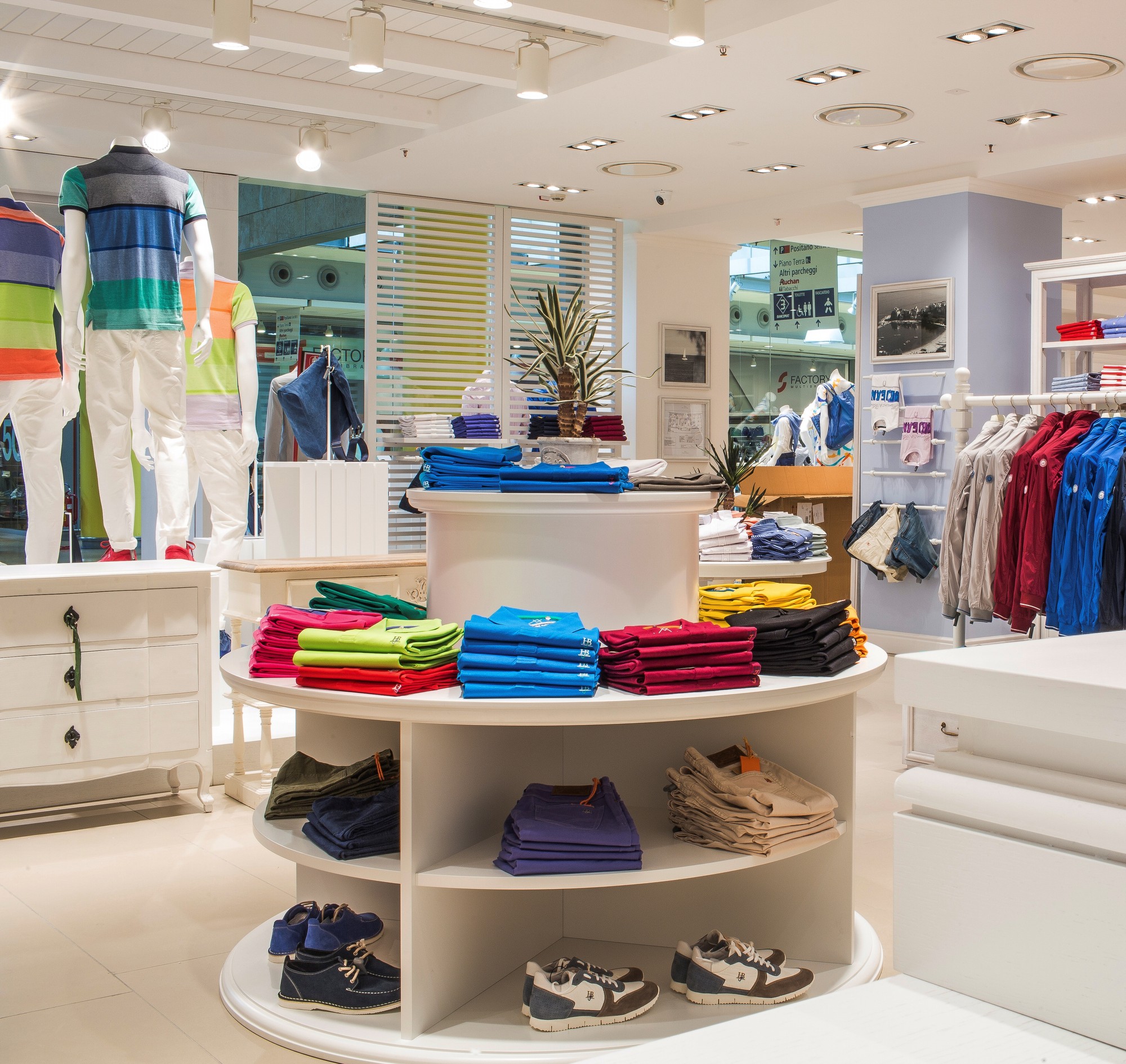 简约优雅的 Harmont & Blaine 展厅设计-5