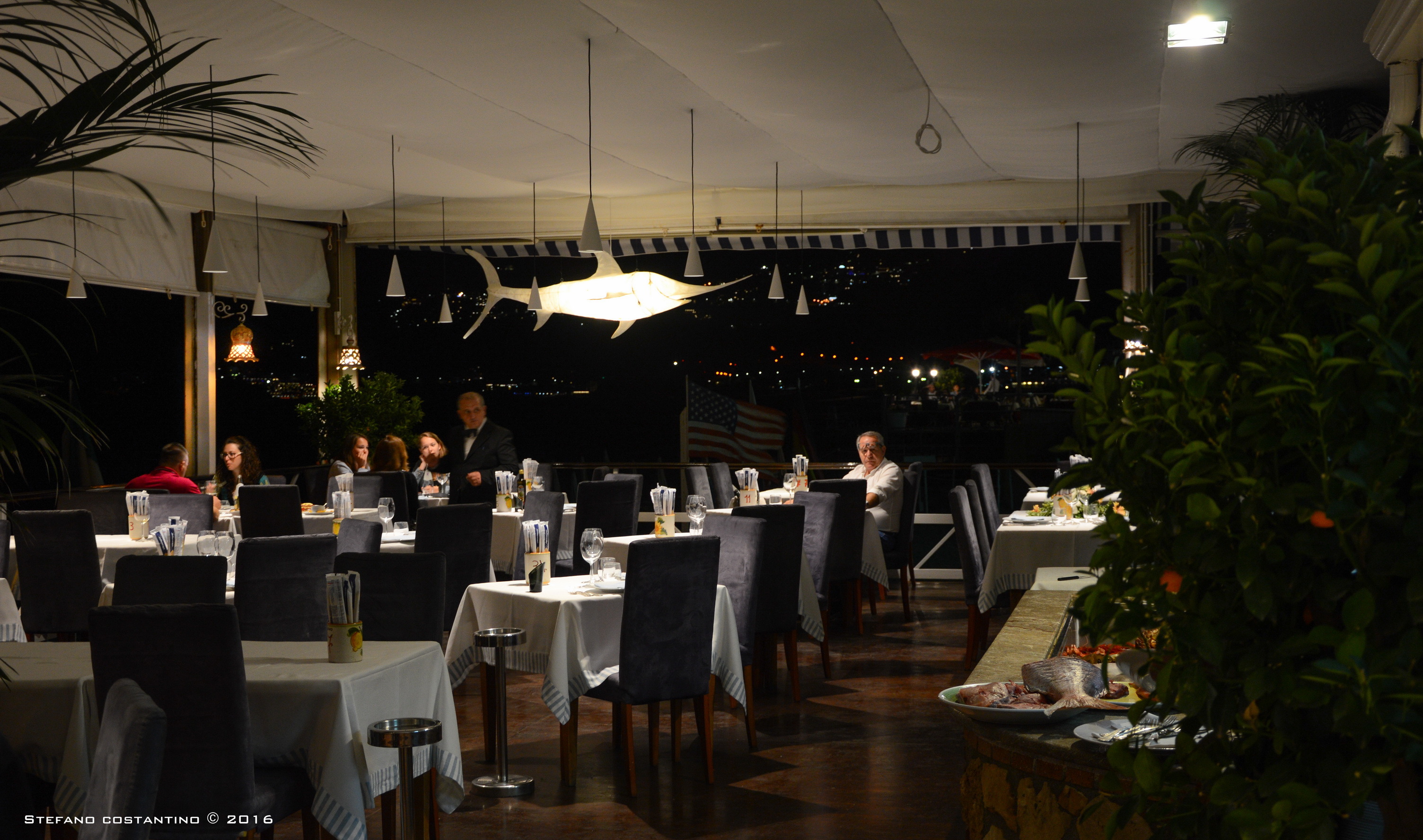 光怪陆离的海底餐厅-6