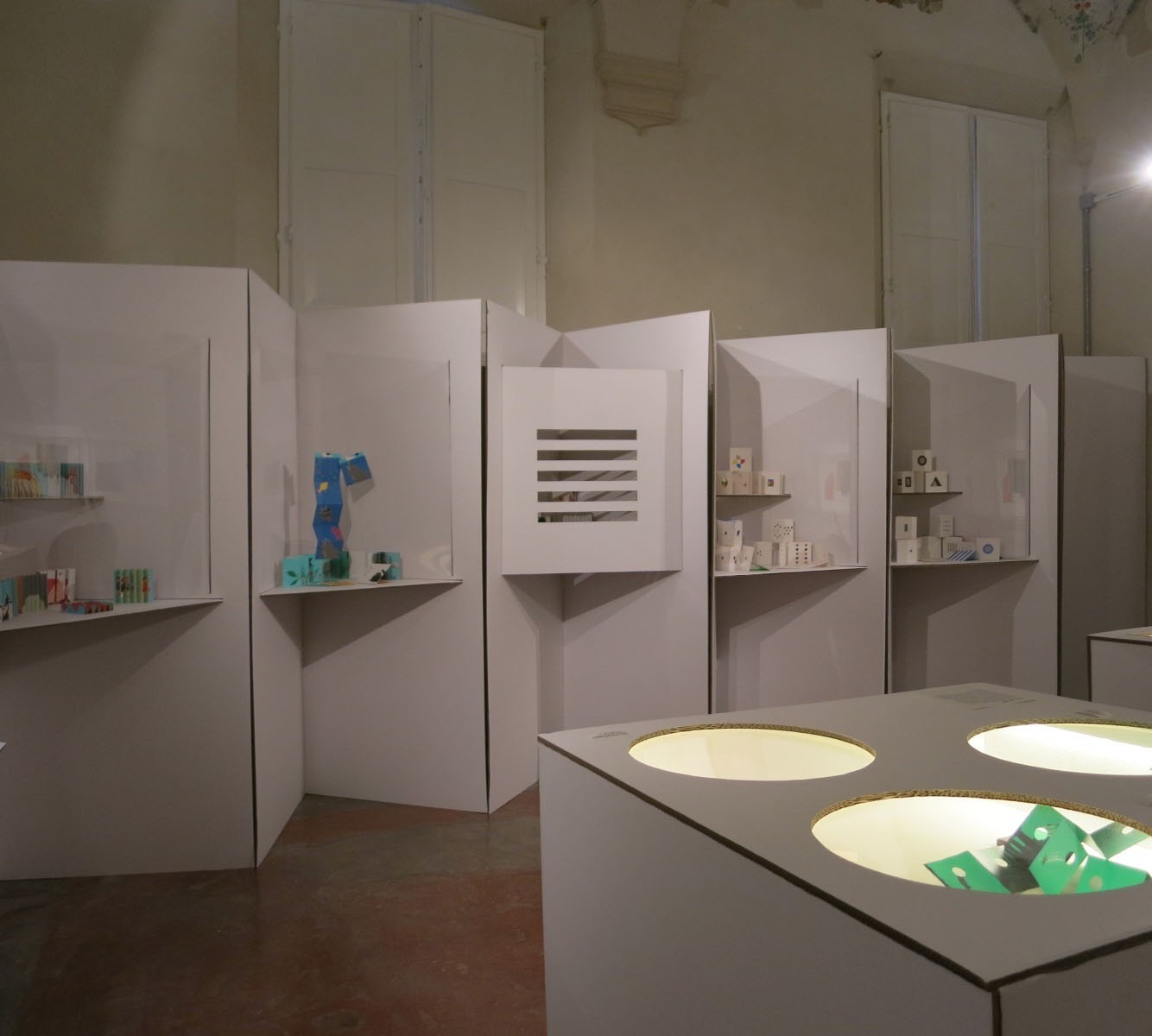 纸的奇幻世界—— Katsumi Komagata 书籍设计展-0