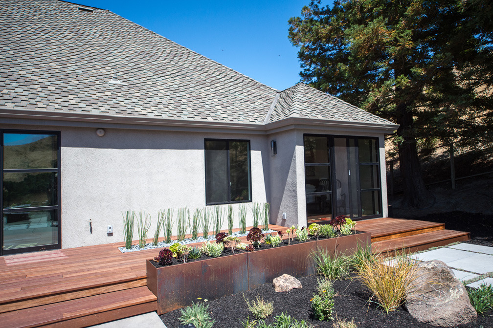 加州 Irvine 现代景观设计 | 混凝土火炉、耐旱植物、ipe 木 deck-8