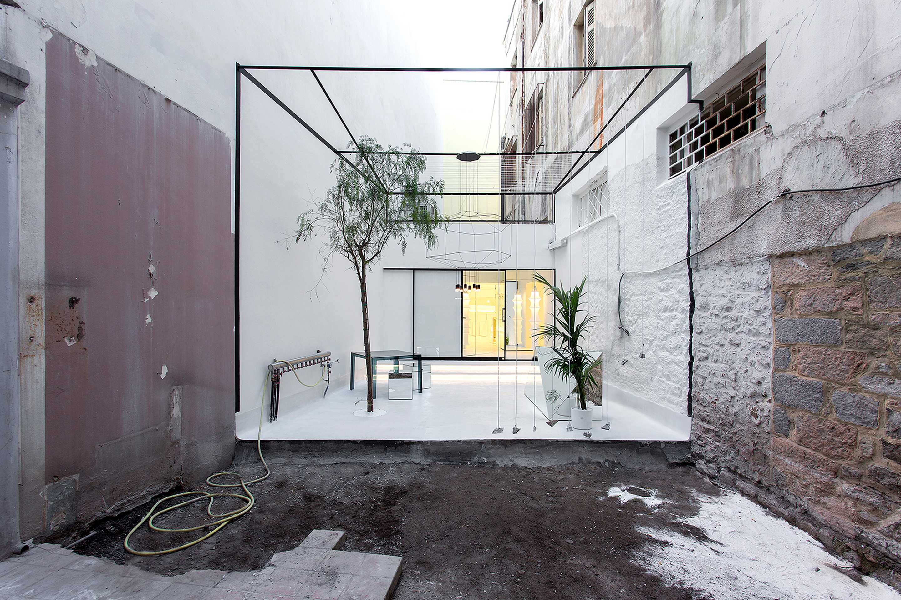 希腊 C_29/Optimist 光学商店,光与影的渐变艺术-14