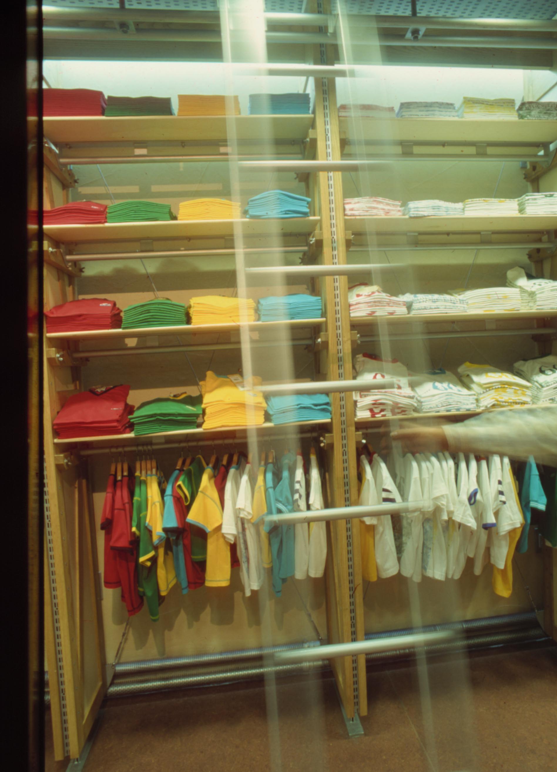 1997 年摩托牛仔裤店概念设计-18