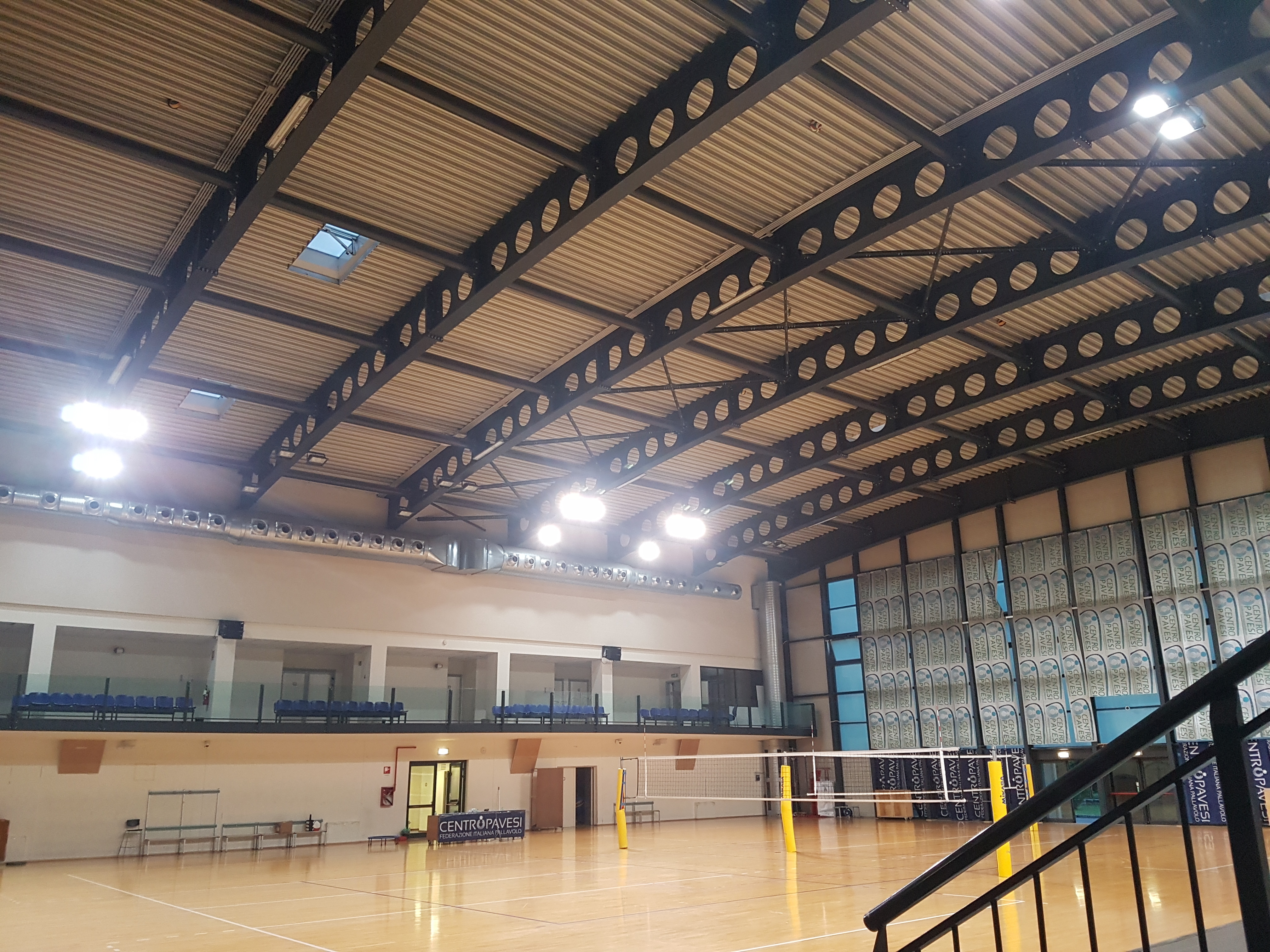 波浪型金属立面打造动感体育中心-8