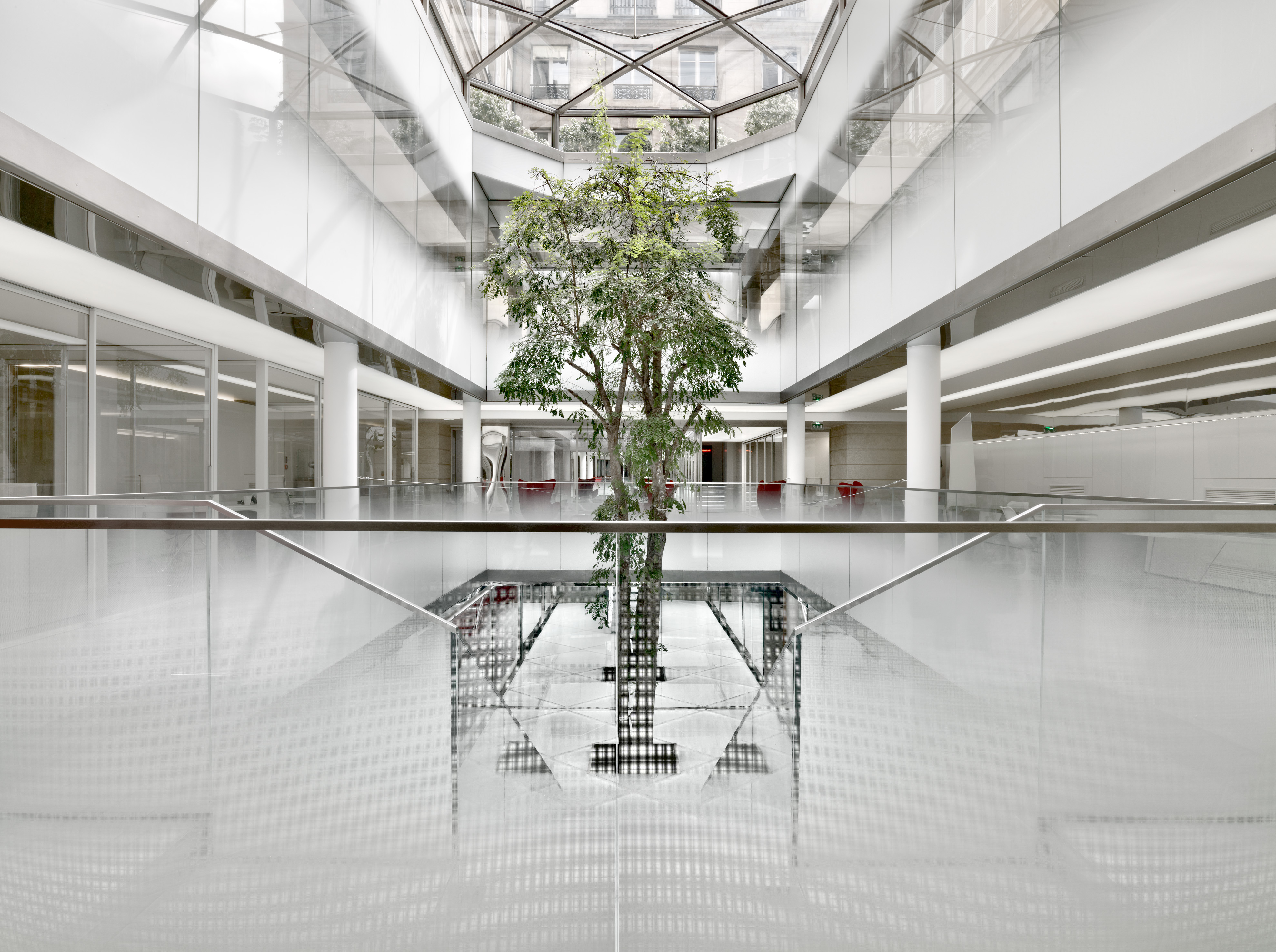 巴黎地标建筑中的现代办公空间-0