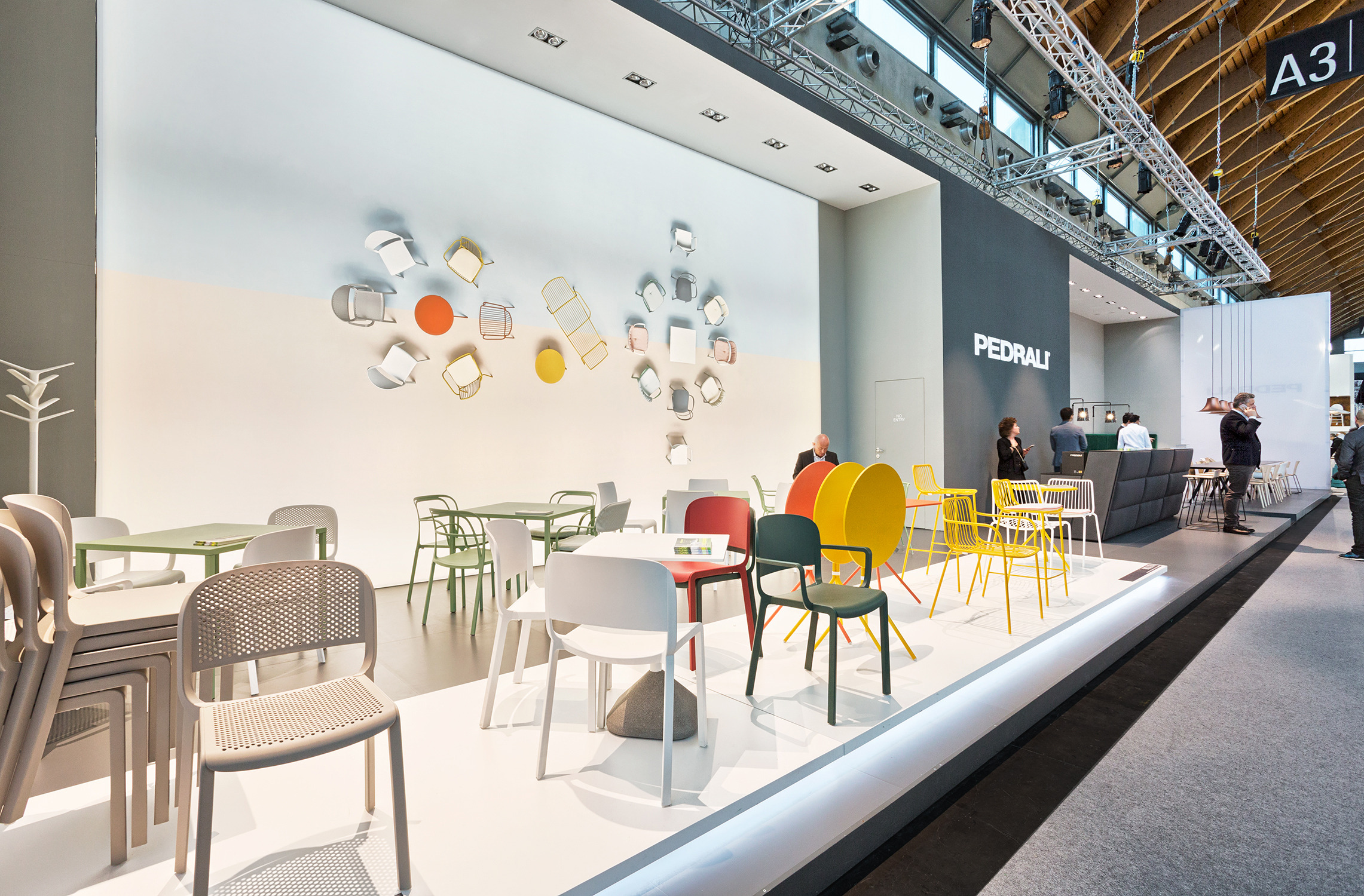 2017 年意大利里米尼家具展 Pedrali 展位设计-1