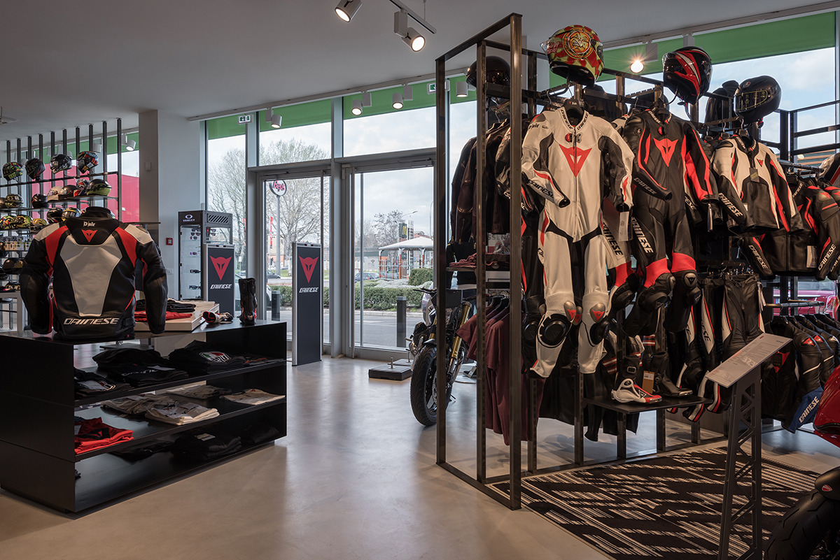 永恒的树脂地面 | Dainese Store 案例解析-3