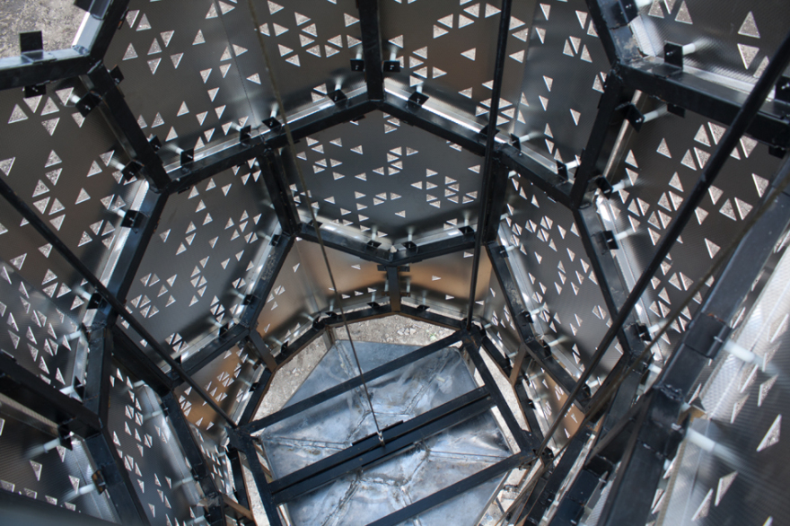 蜂巢城市:电梯 B-46