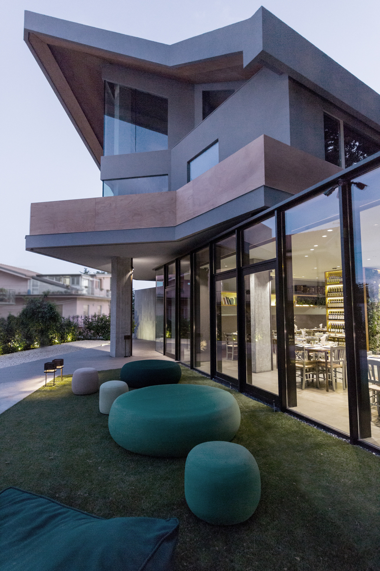 古宅新生,餐饮空间与历史文化的完美融合-6