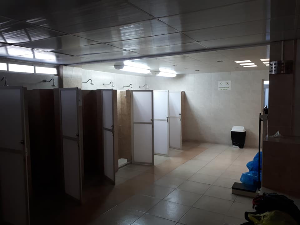 墨西哥乡村俱乐部拉斯·乌尔塔斯浴室和更衣室翻新-28