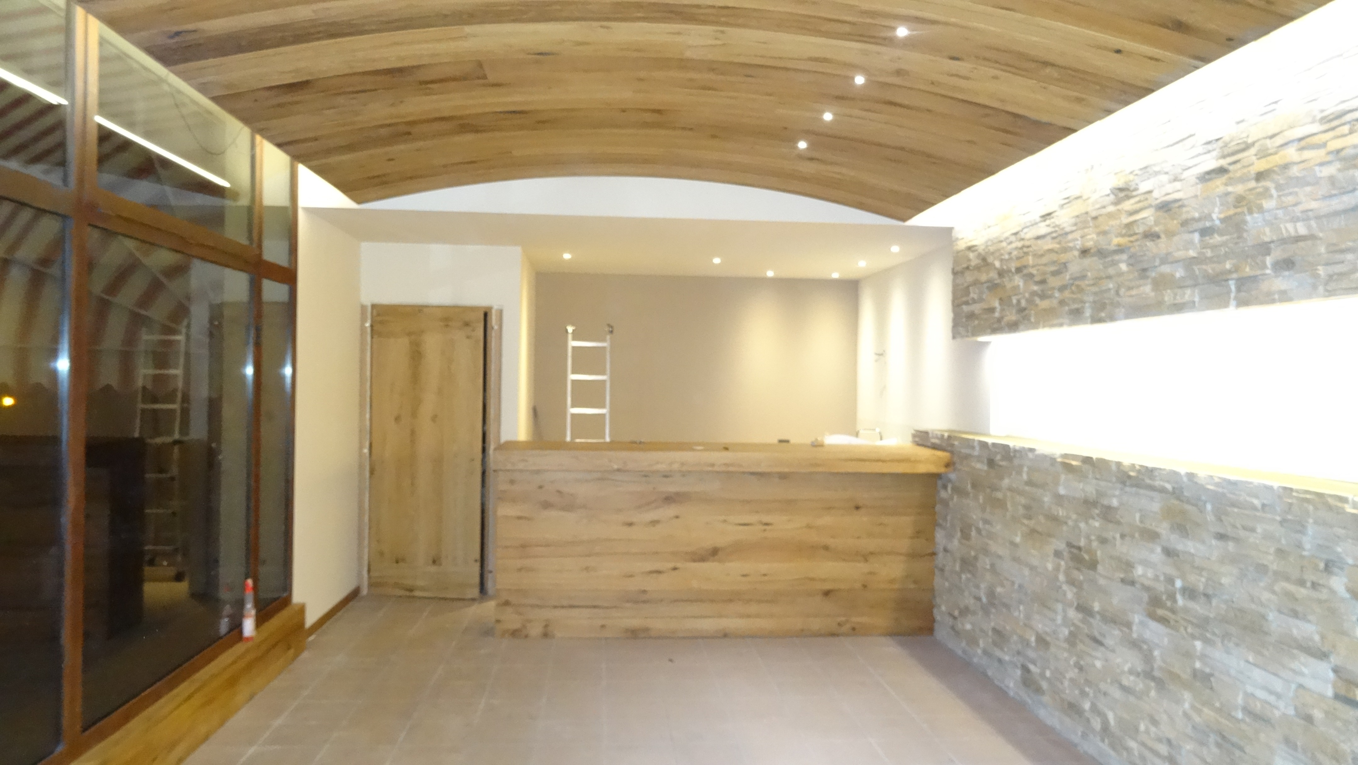 获奖酒庄打造品酒室，古董橡木诠释意大利风情-11