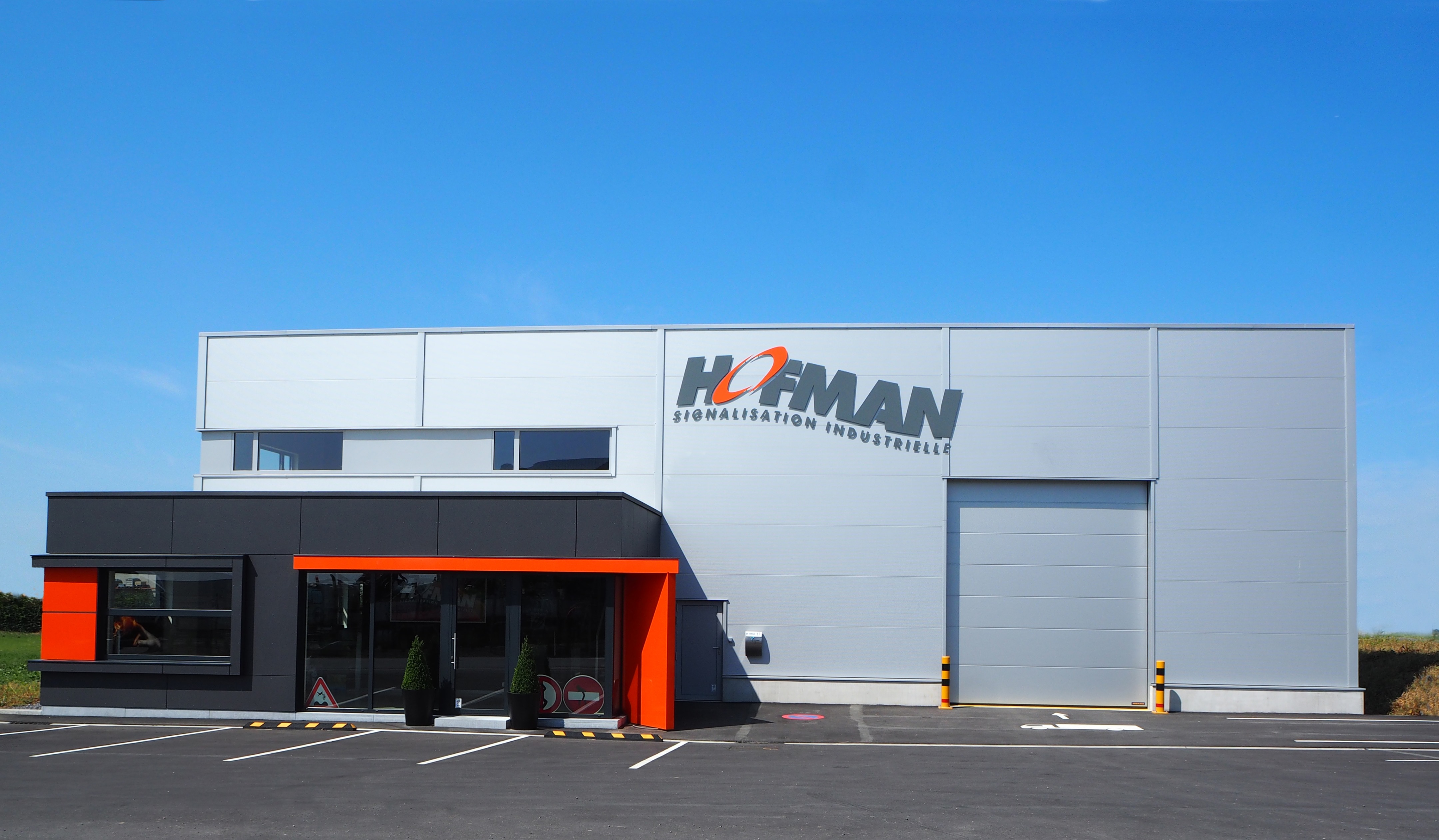 2015 年完成的 HOFMAN 信号标识总部设计-5