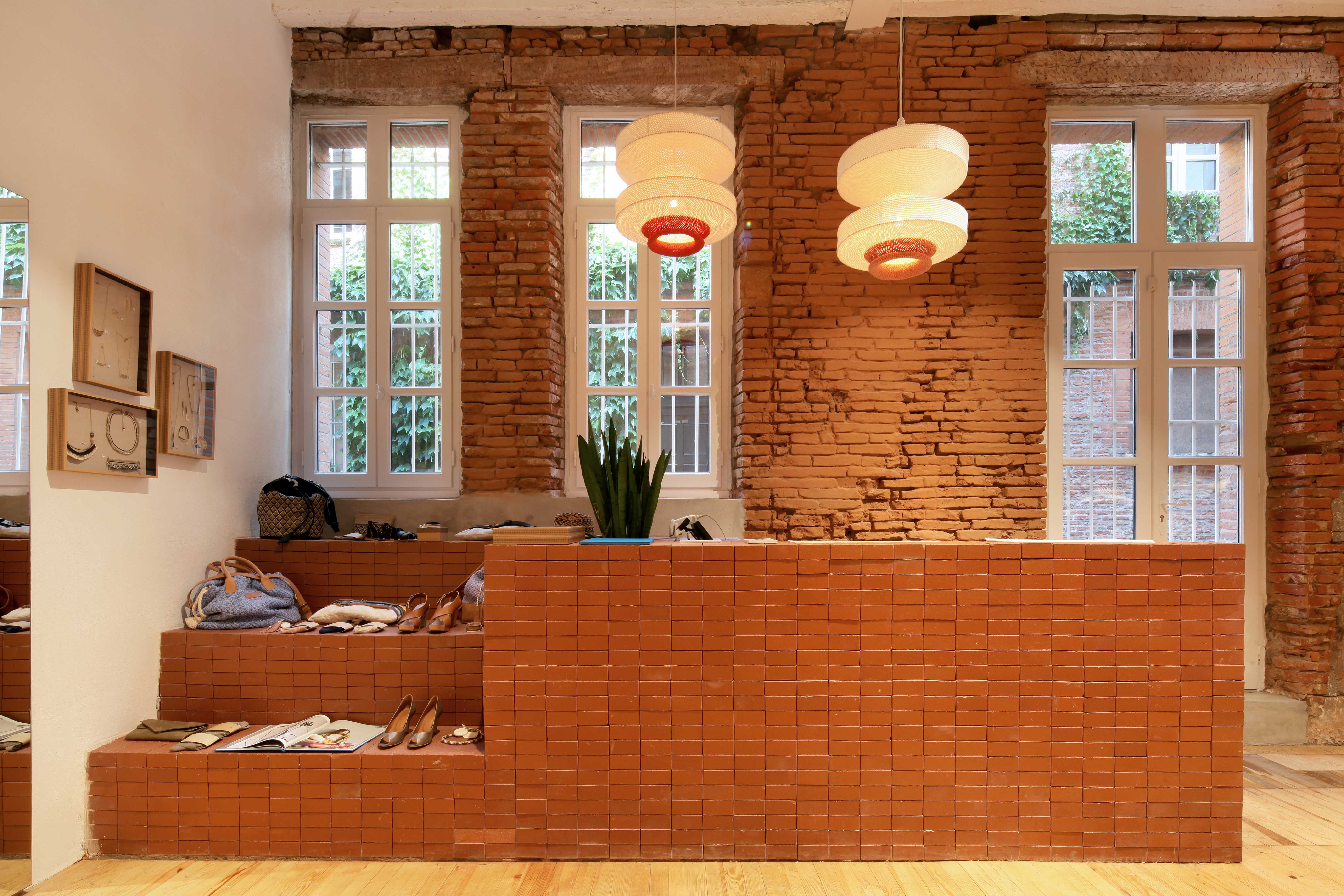 苏孙品牌店 | 四层空间无隔墙,历史建筑里的现代商业之美-5