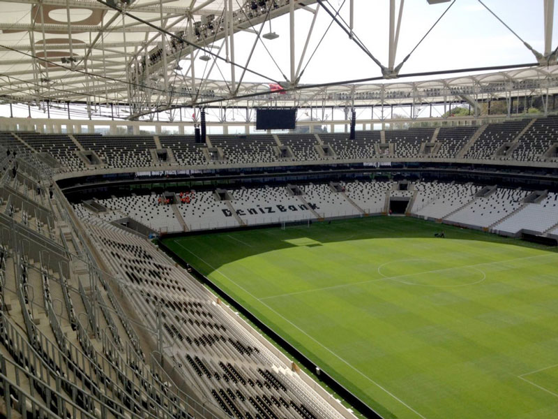 声音盛宴 | Vodafone Arena 的 30KH5 与 12KS5-8