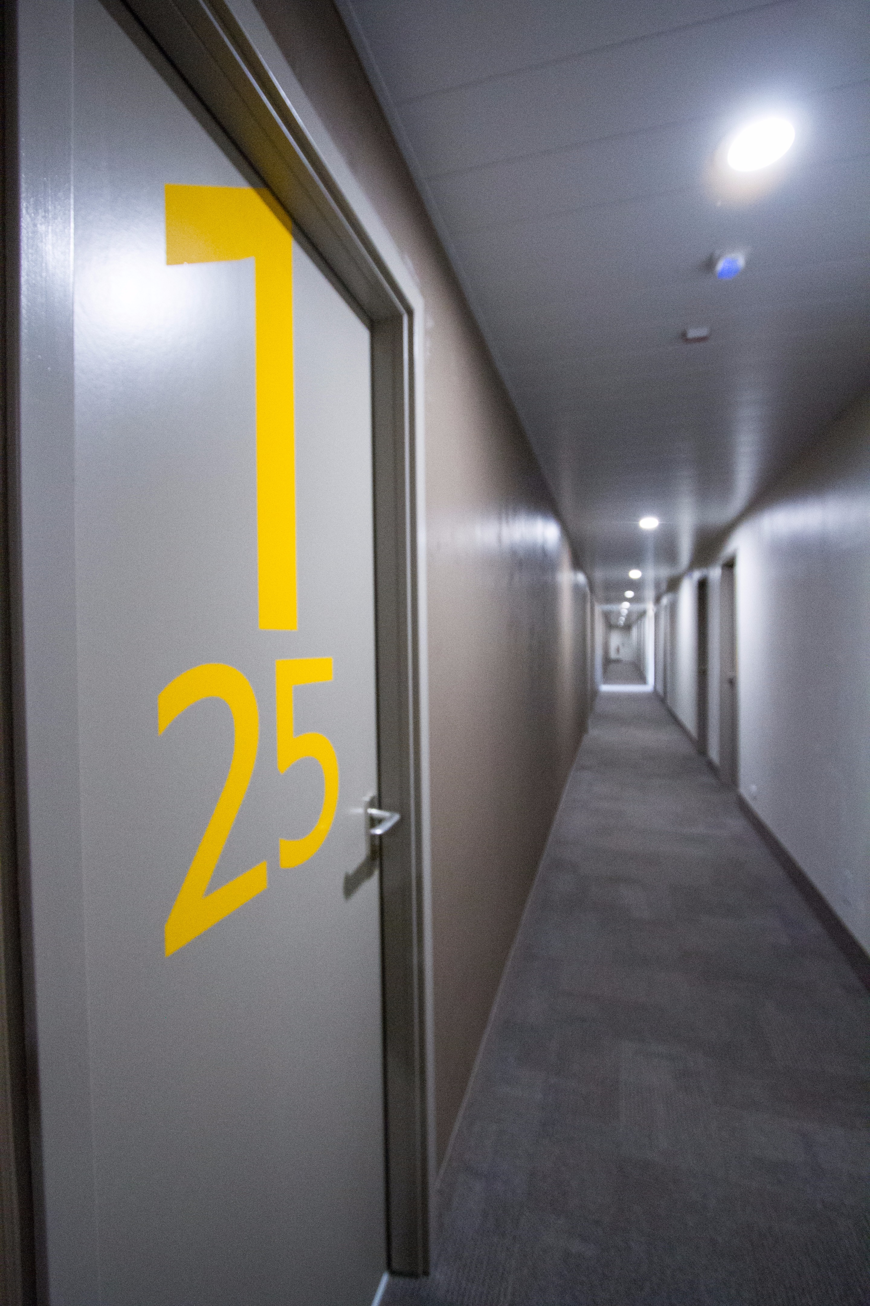 年轻活力,低成本创意的酒店客房设计-17