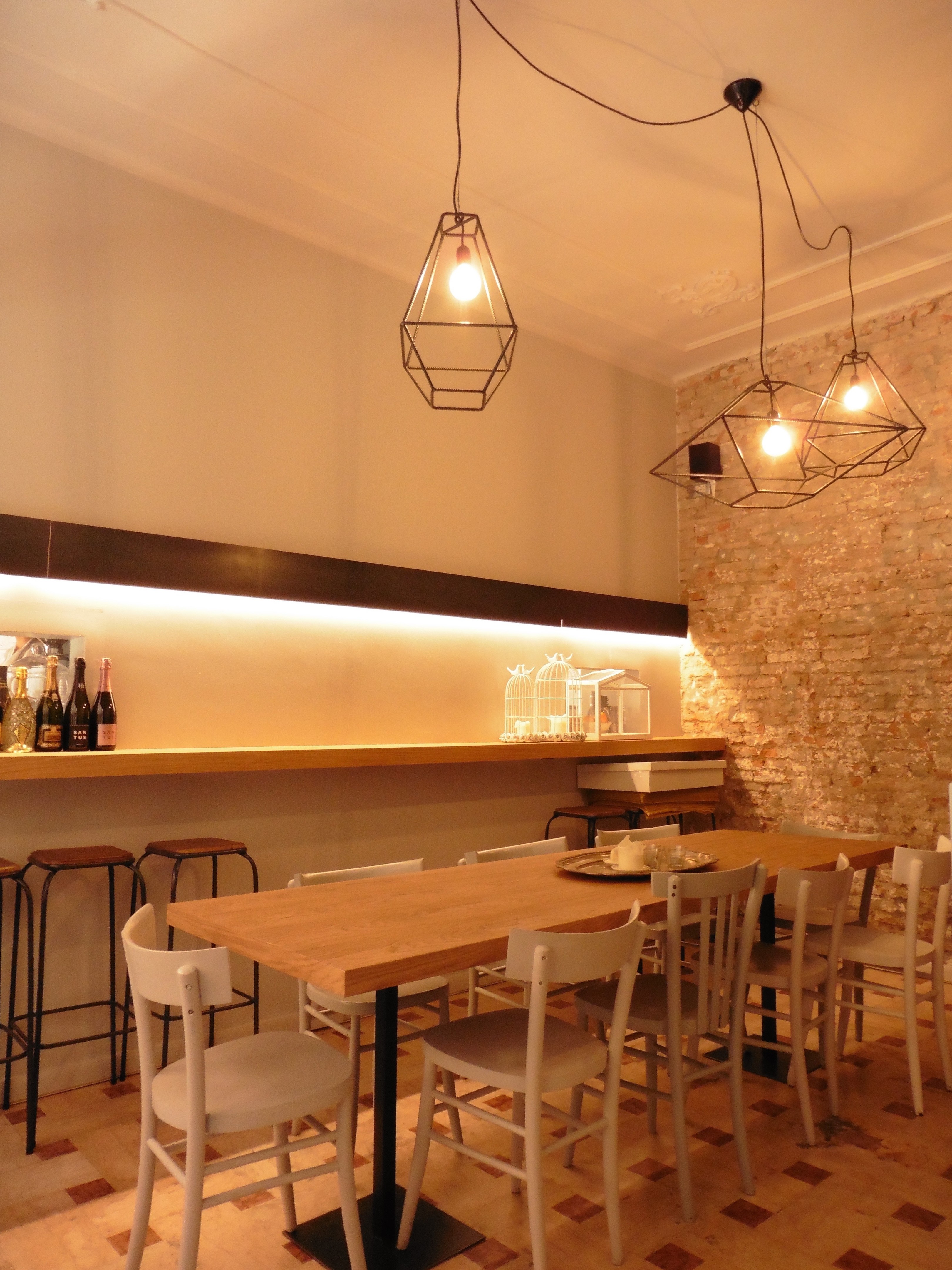 摩德纳历史建筑中的现代餐饮空间-8