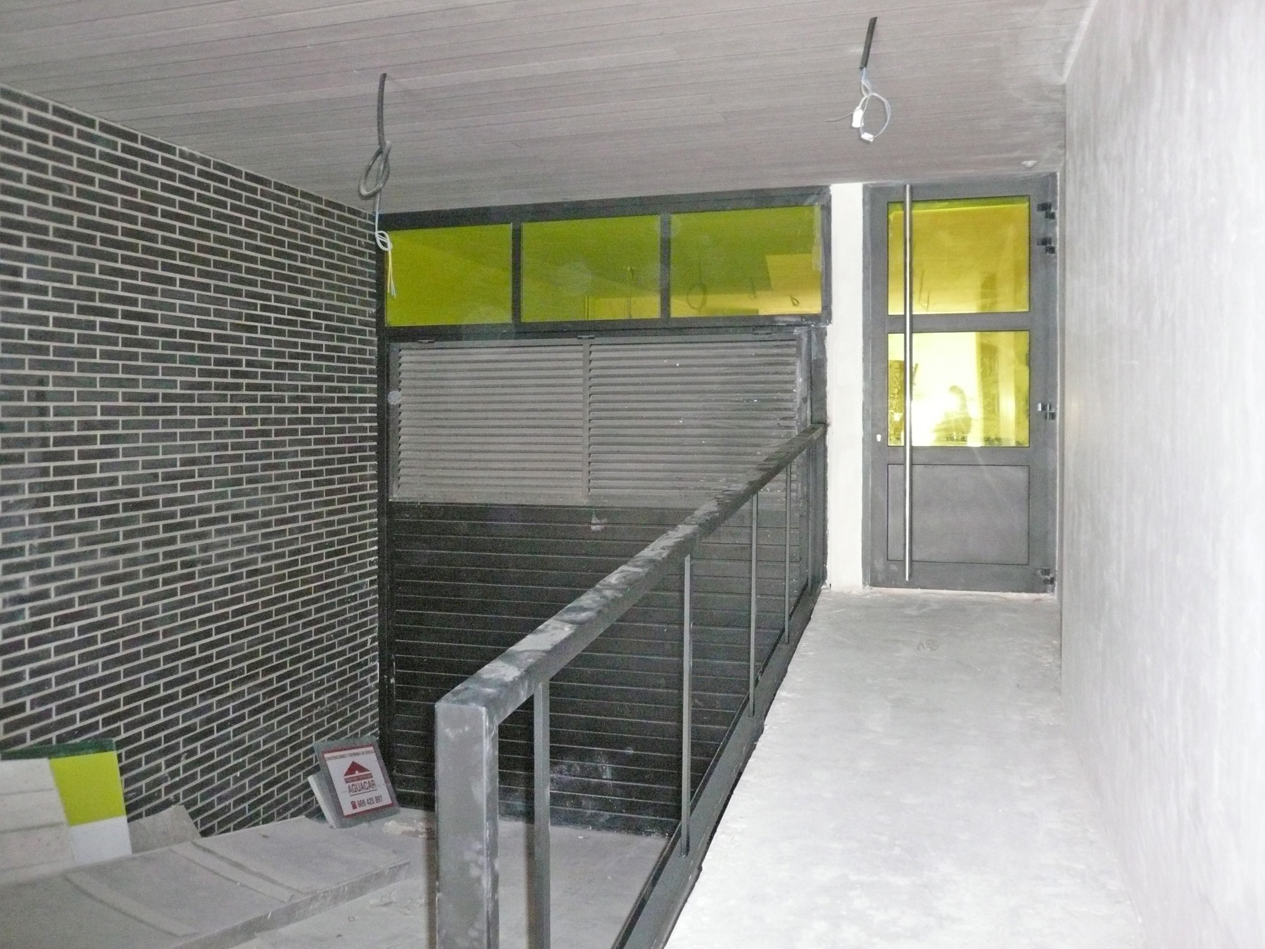 城市夹缝中的精致公寓楼-33