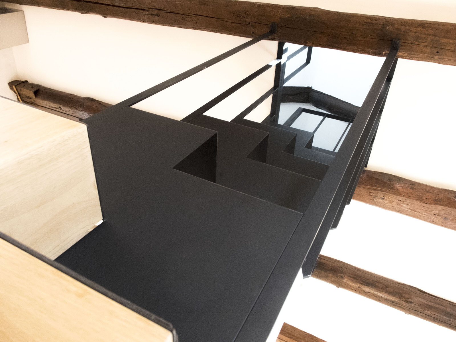 威尼斯垂直公寓 | 自然材料与开放式设计的完美融合-19