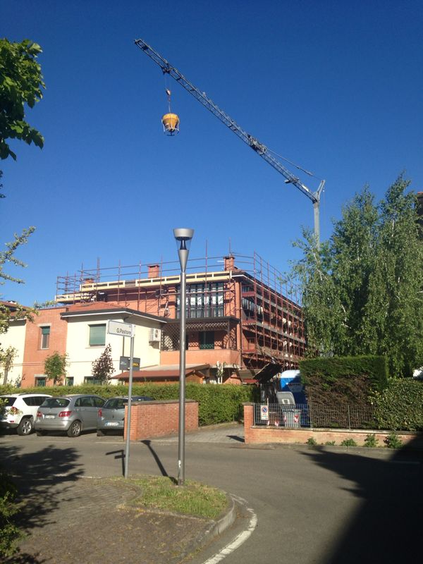 翻新屋顶的节能改造 · 意大利 San Pietro in Casale 多户住宅案例-1