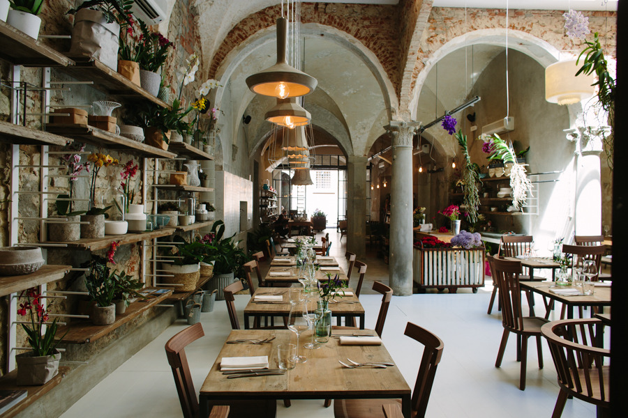 复古韵味与现代设计共融的餐厅空间-23