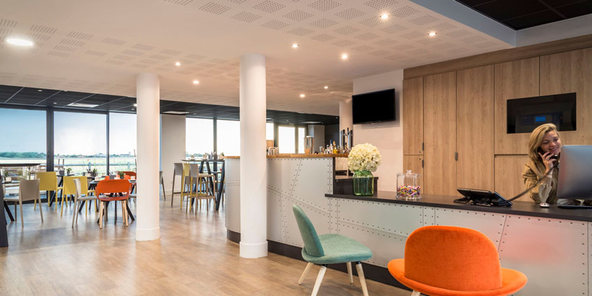 机场附近酒店室内设计案例-13