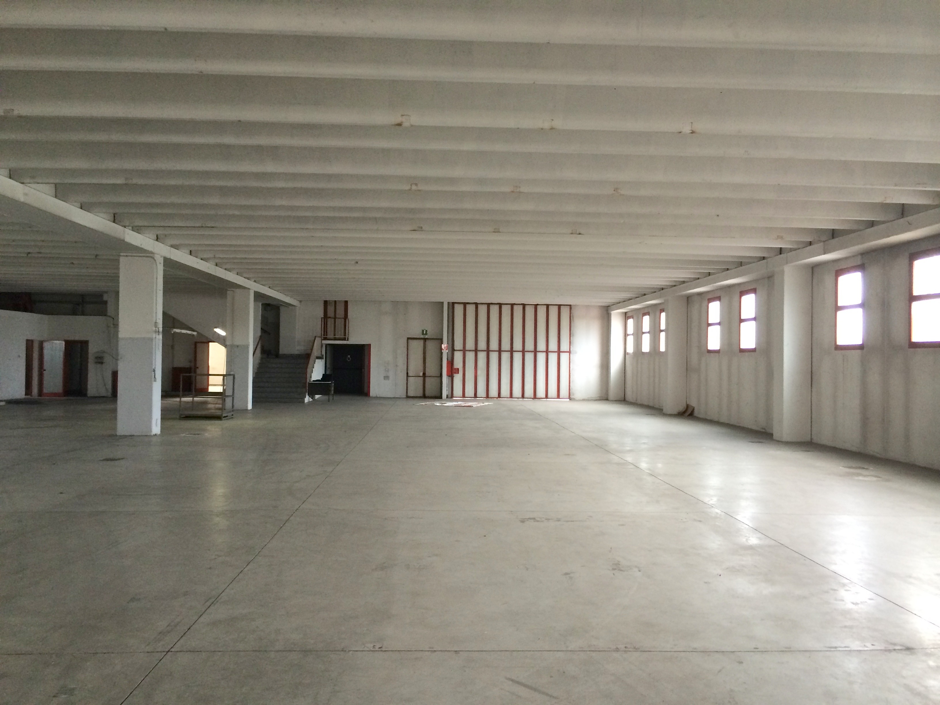 改造意大利厂房 打造现代汽车销售展示空间-27