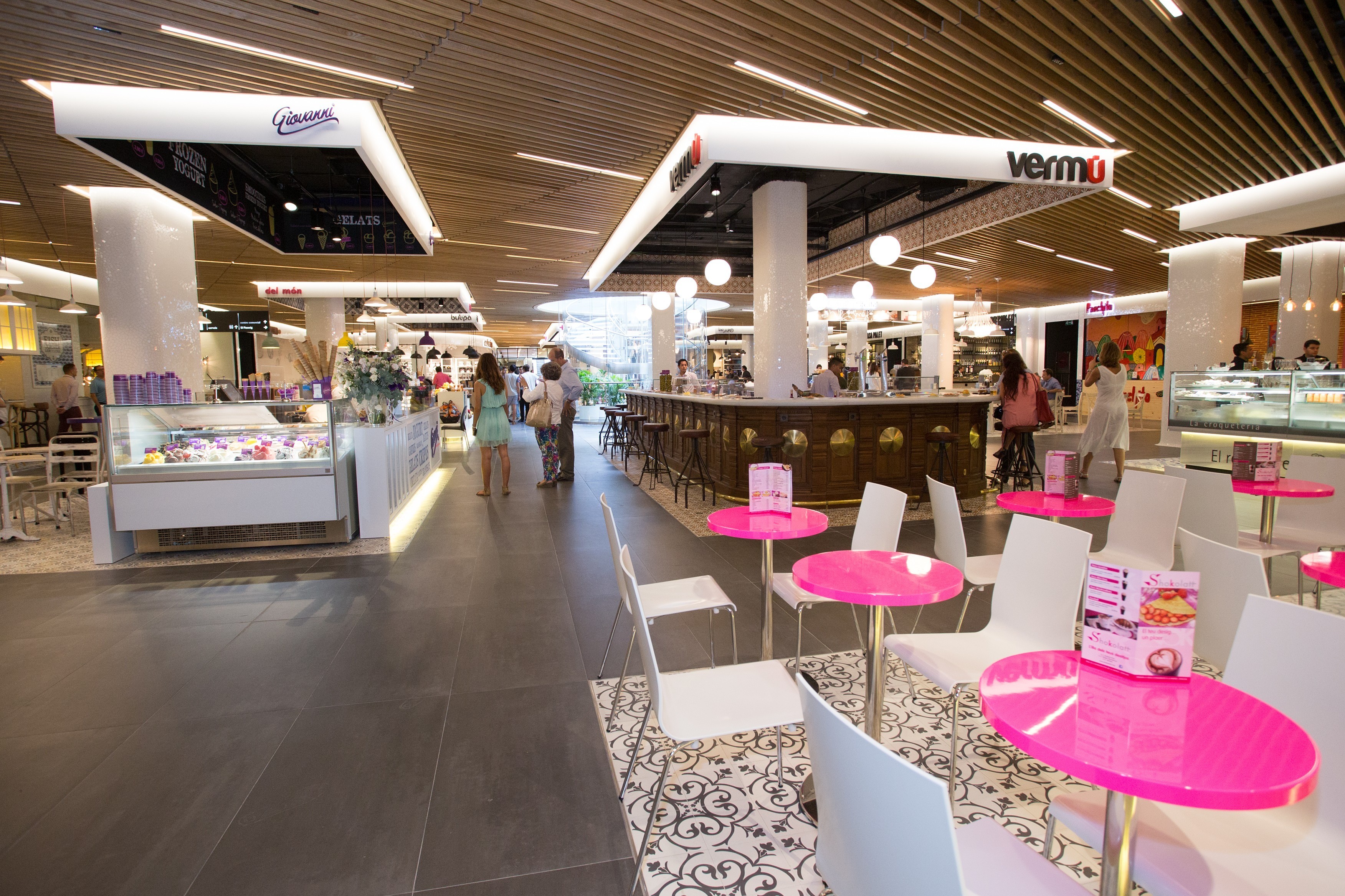 巴塞罗那"El Mercat"美食广场 | 红橡木温暖现代空间-2