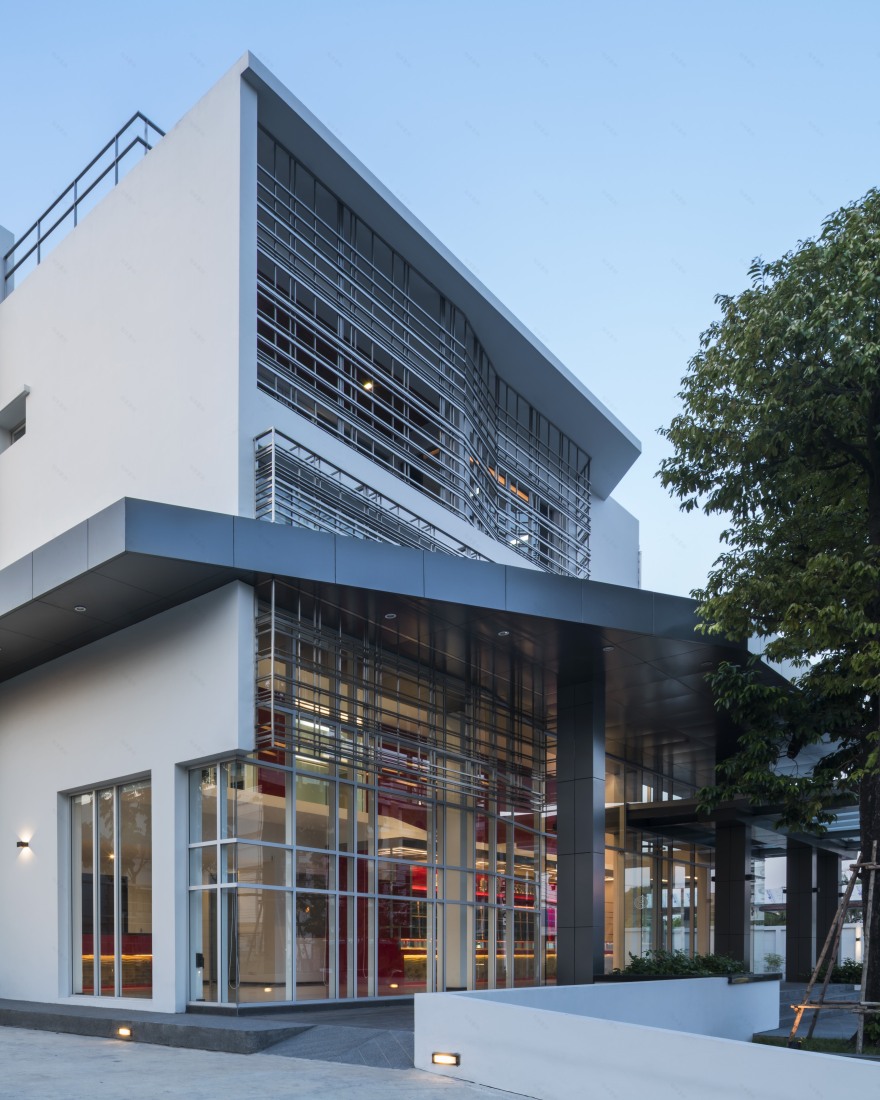 泰国曼谷 Pathumthani 金店 | 红金相映,现代与传统的完美融合-11