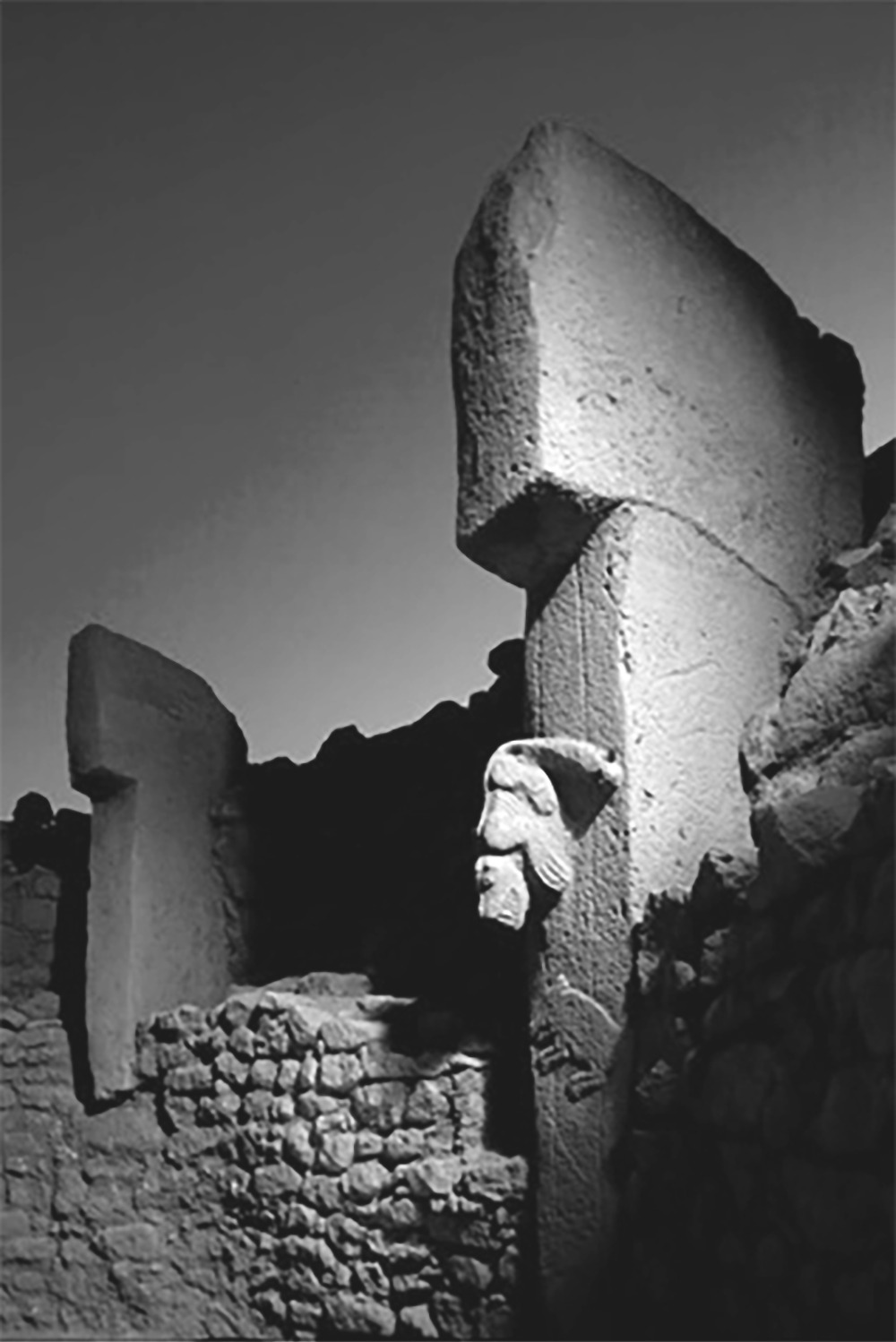 蓝色陶瓷金属幕墙的摩天大楼设计-1