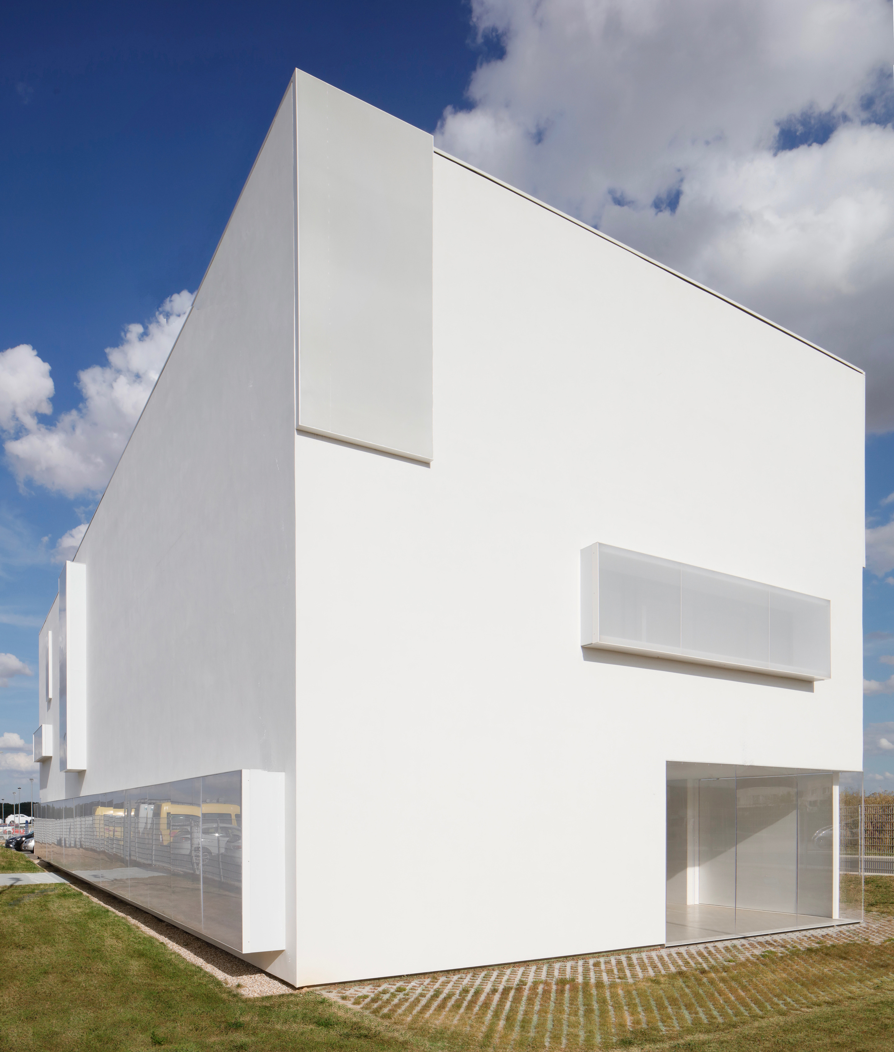 汽车零售集团总部大楼-11